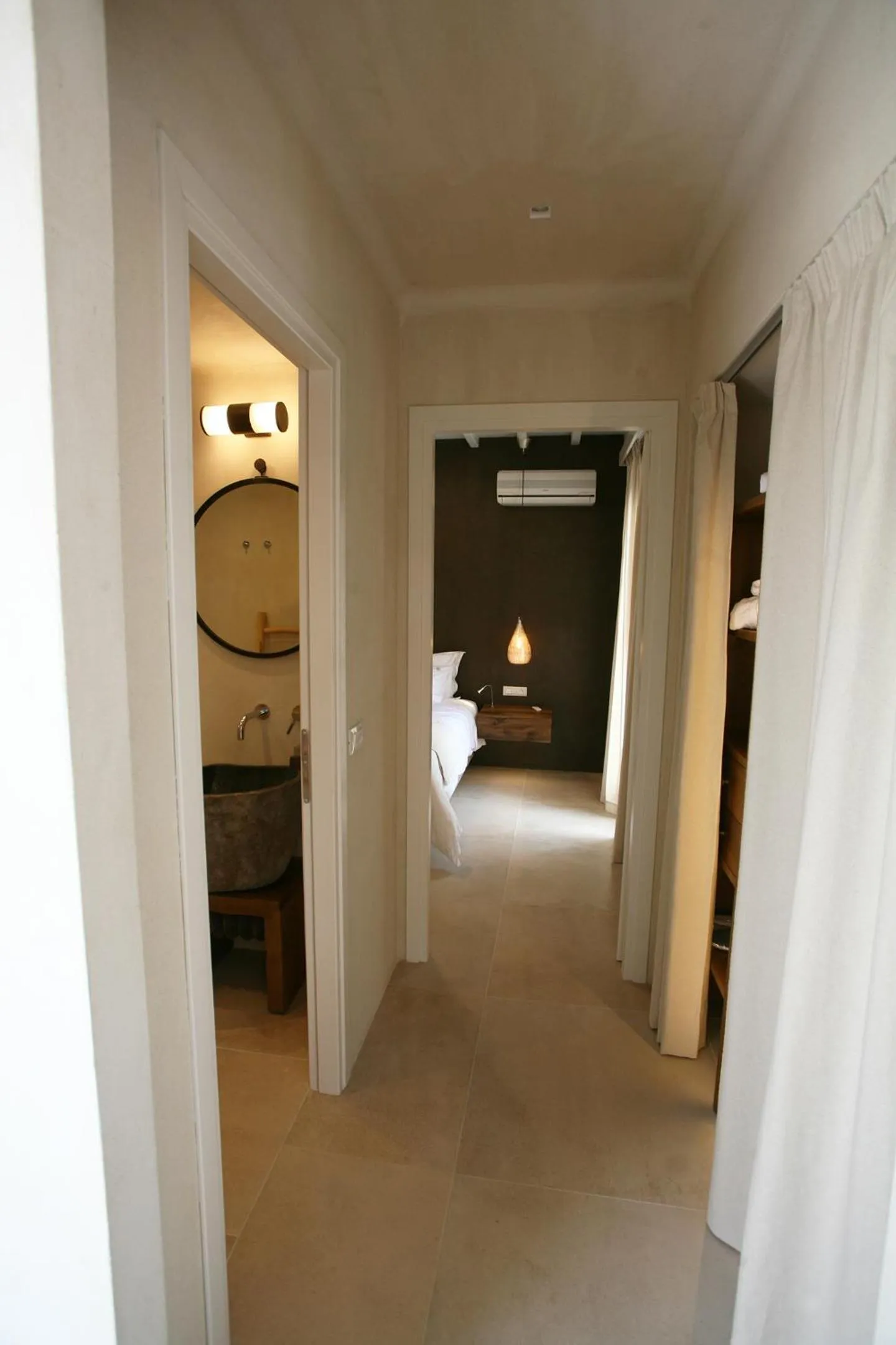 Property building, Bed in Atlantis Beach Residence