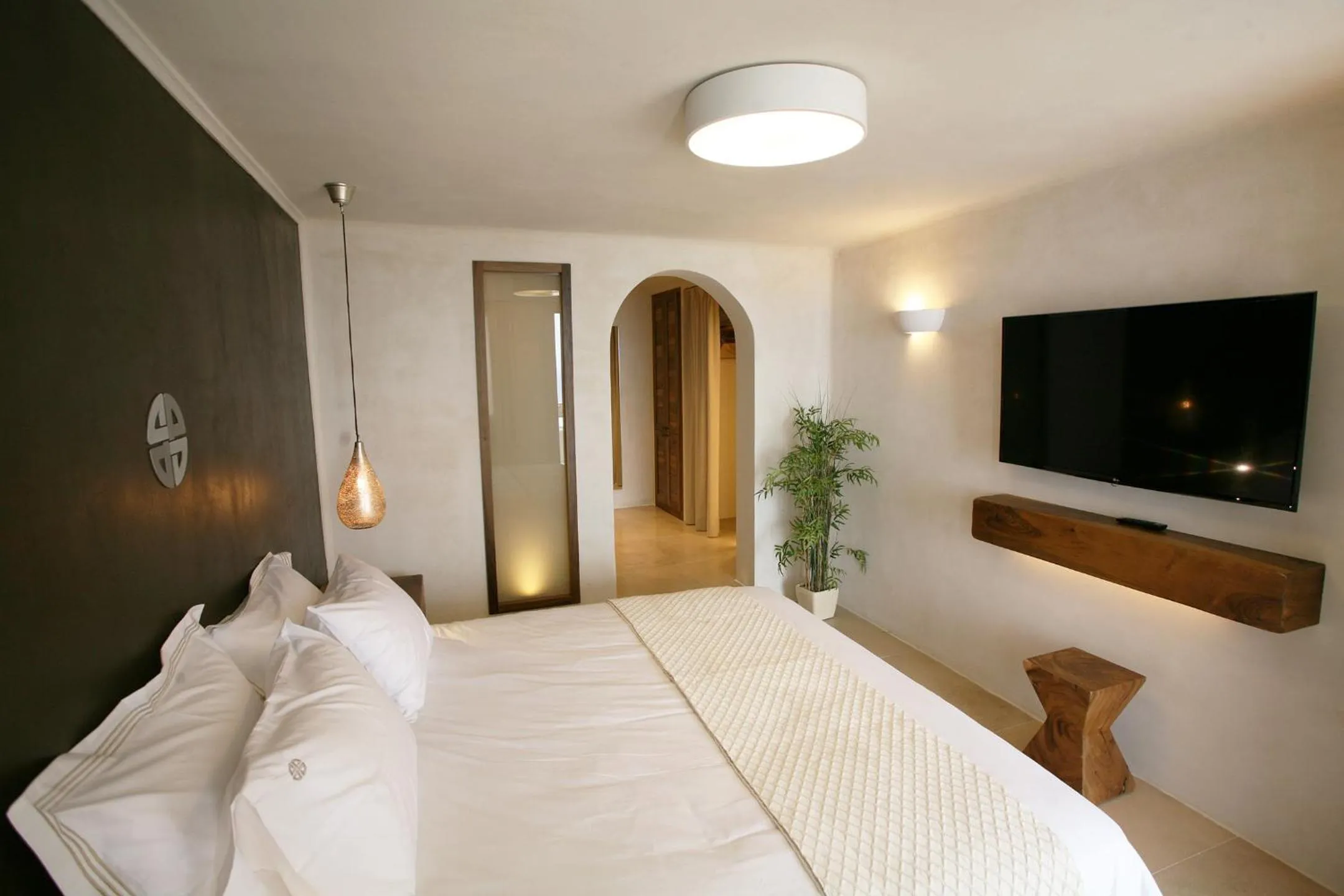 Property building, Bed in Atlantis Beach Residence