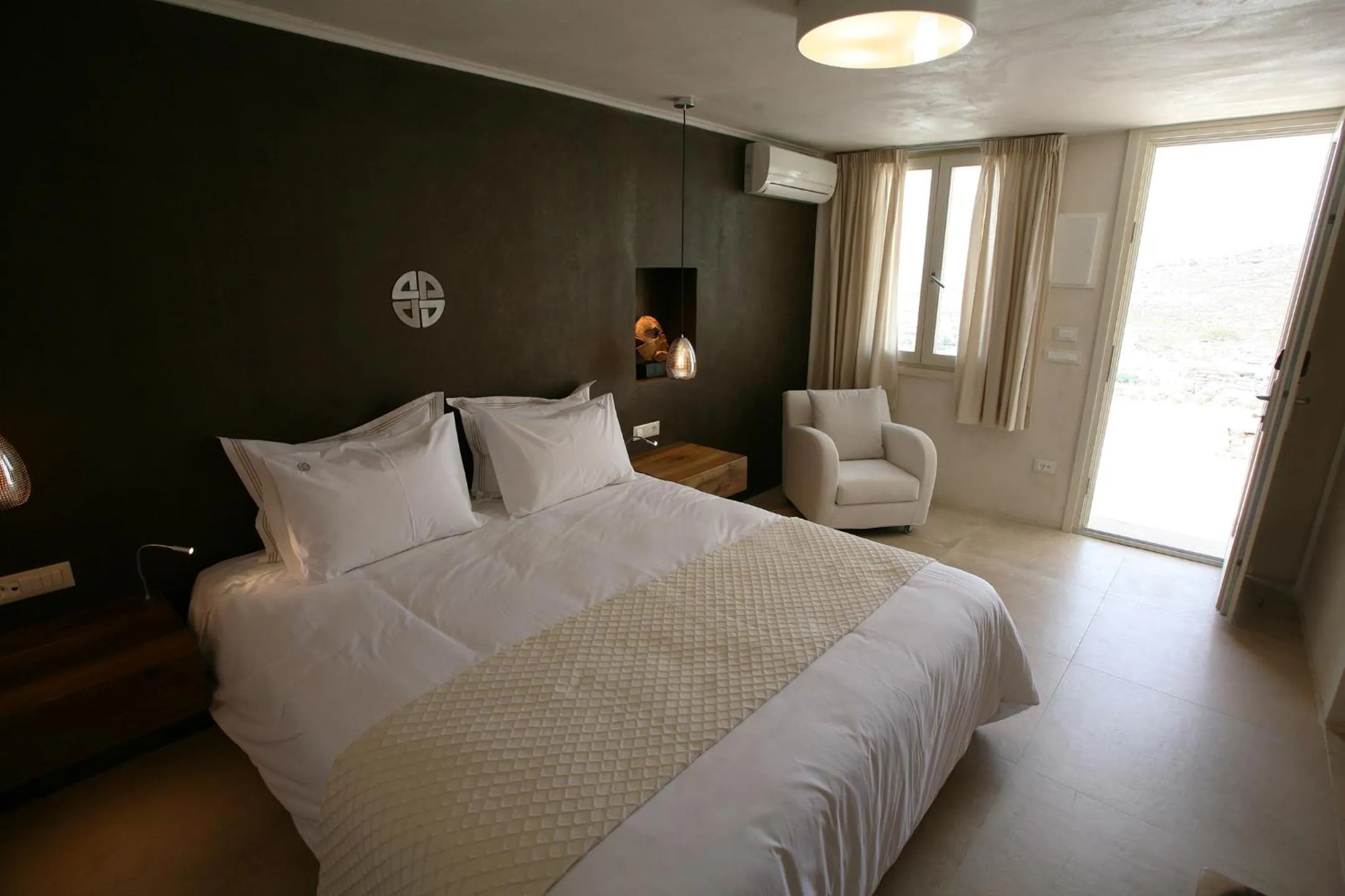 Property building, Bed in Atlantis Beach Residence