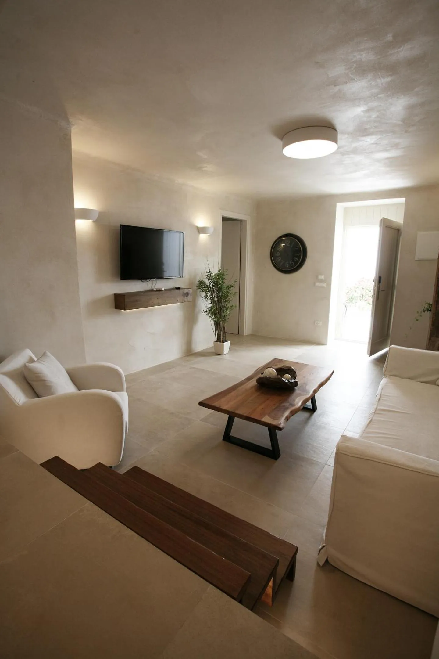 Property building, Bed in Atlantis Beach Residence