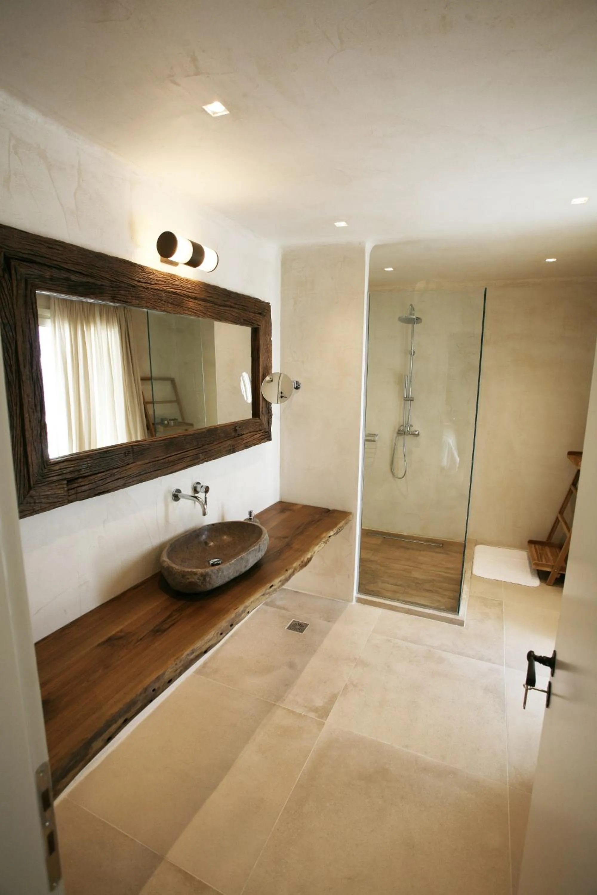 Shower in Atlantis Beach Residence