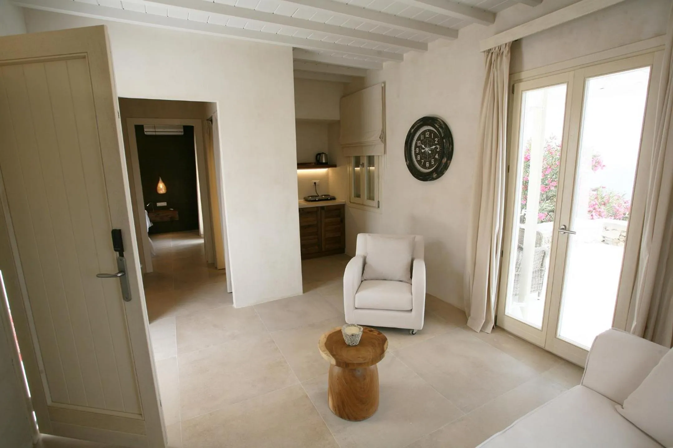 Property building, Bed in Atlantis Beach Residence