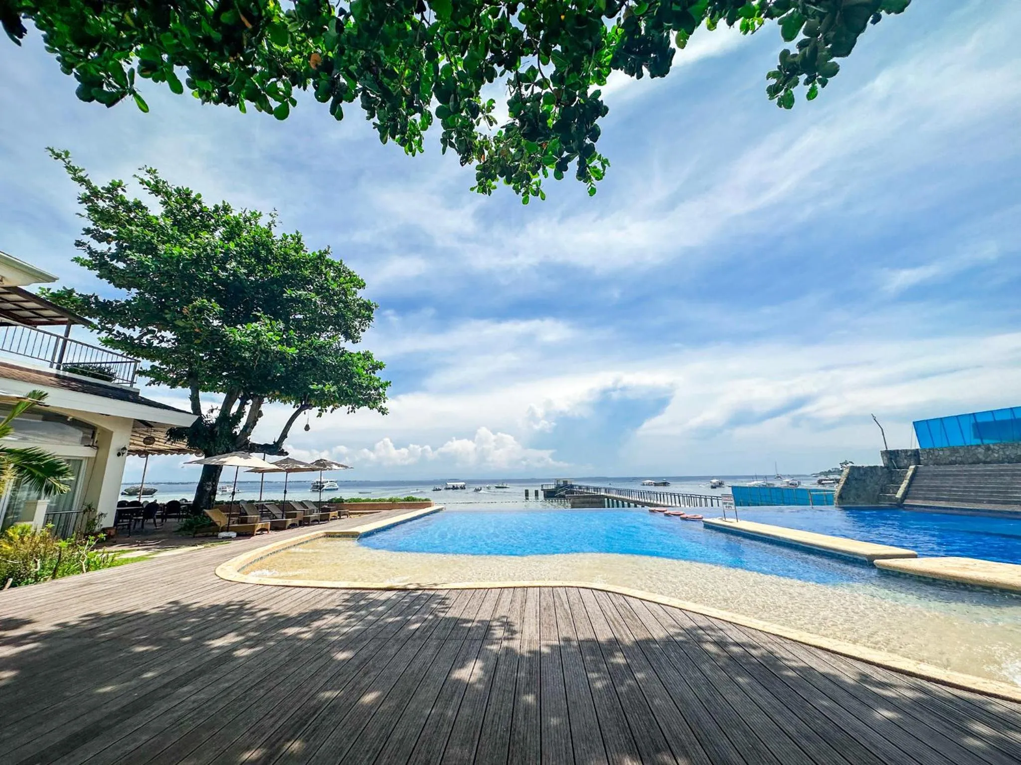 Pool view in Mactan Resort by 1521