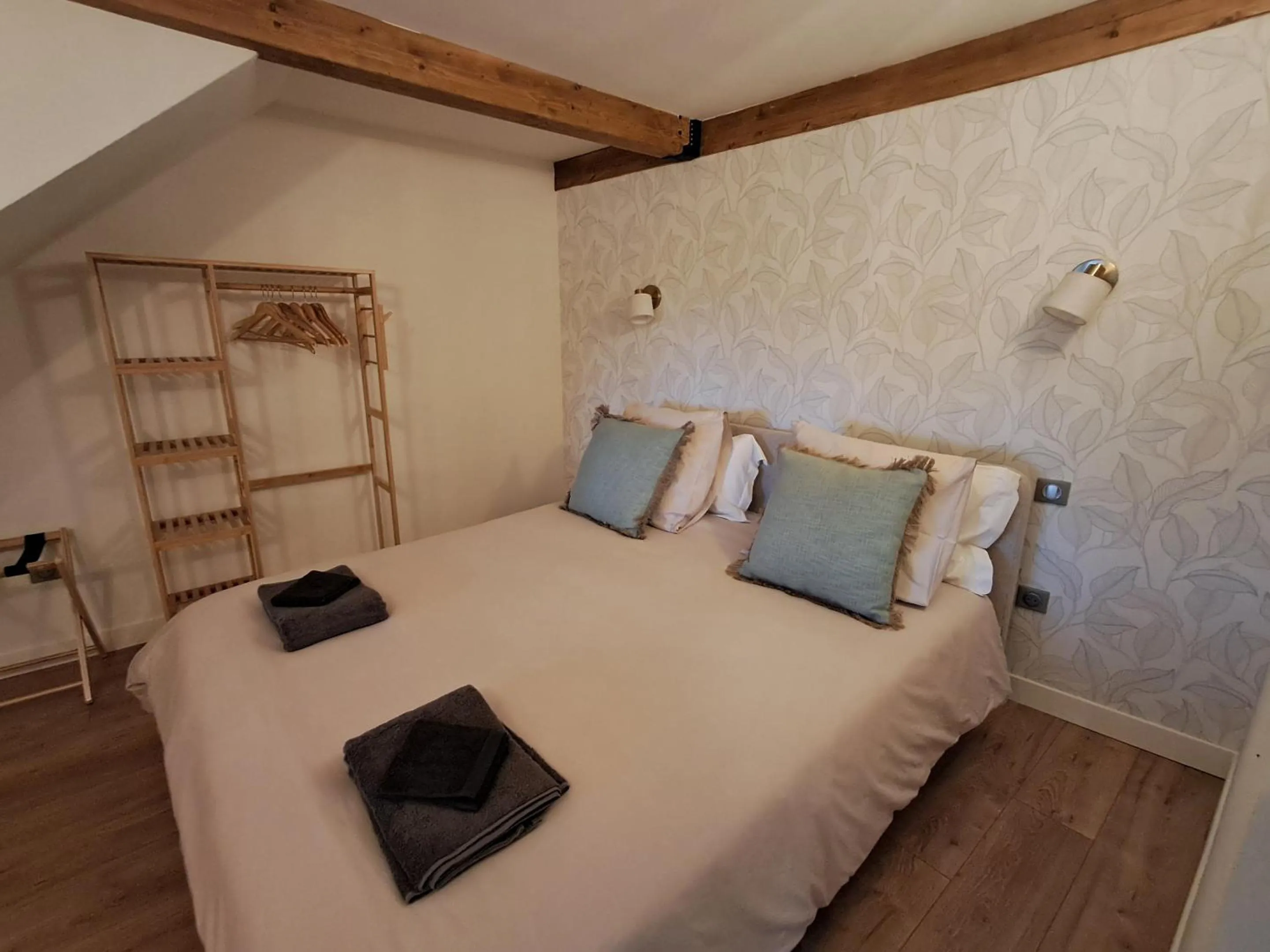 Bedroom, Bed in Le Petit Molière Chambres d'Hôtes