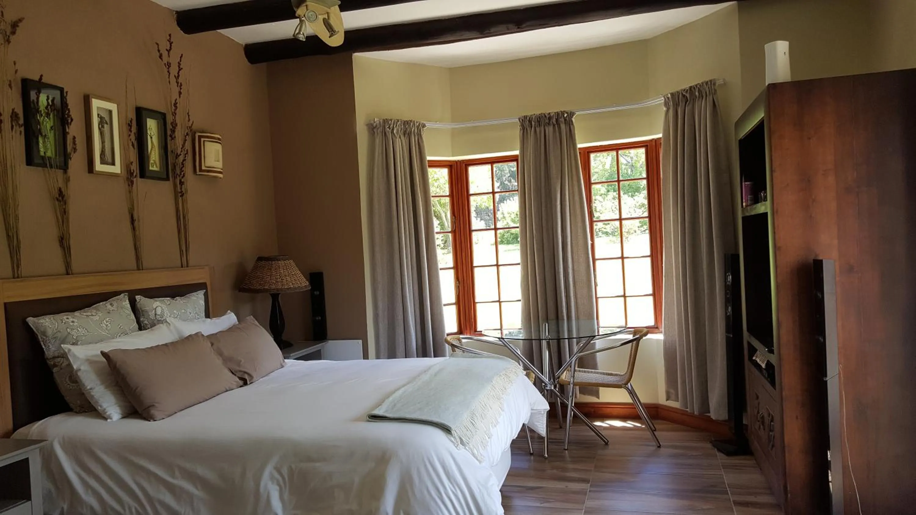 Bedroom, Bed in Tuckaway