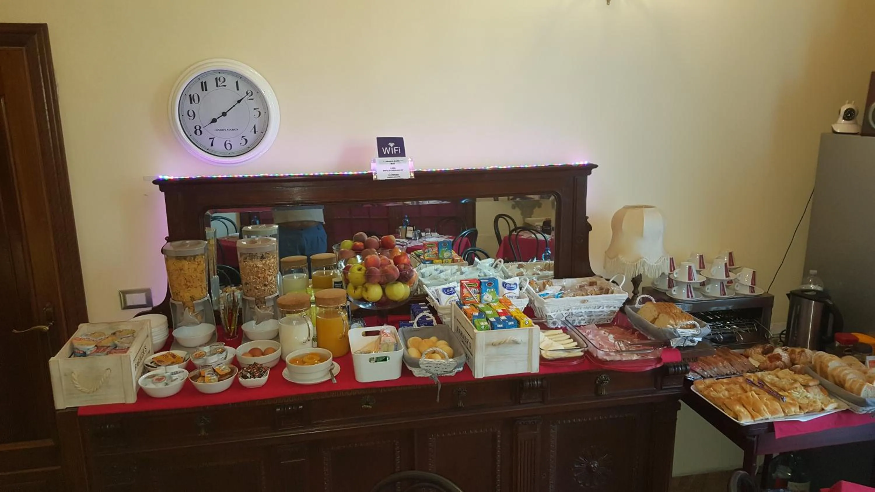 Restaurant/places to eat in Garden Suite