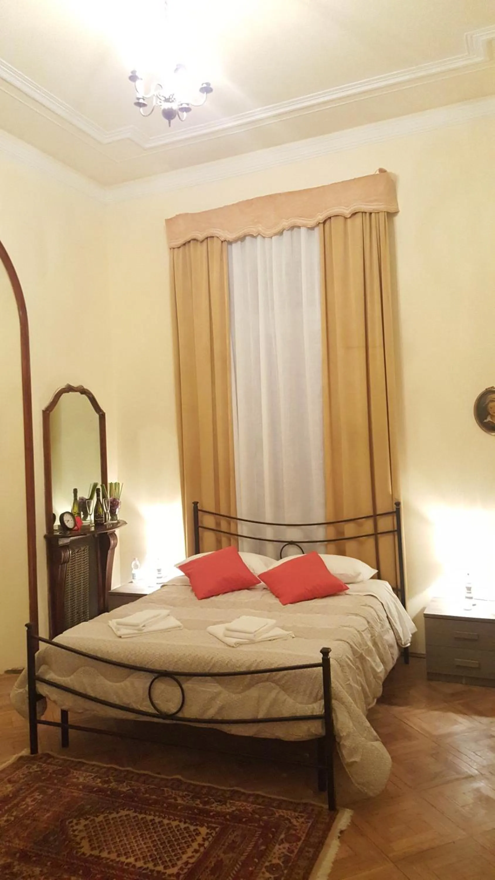 Photo of the whole room, Bed in Garden Suite