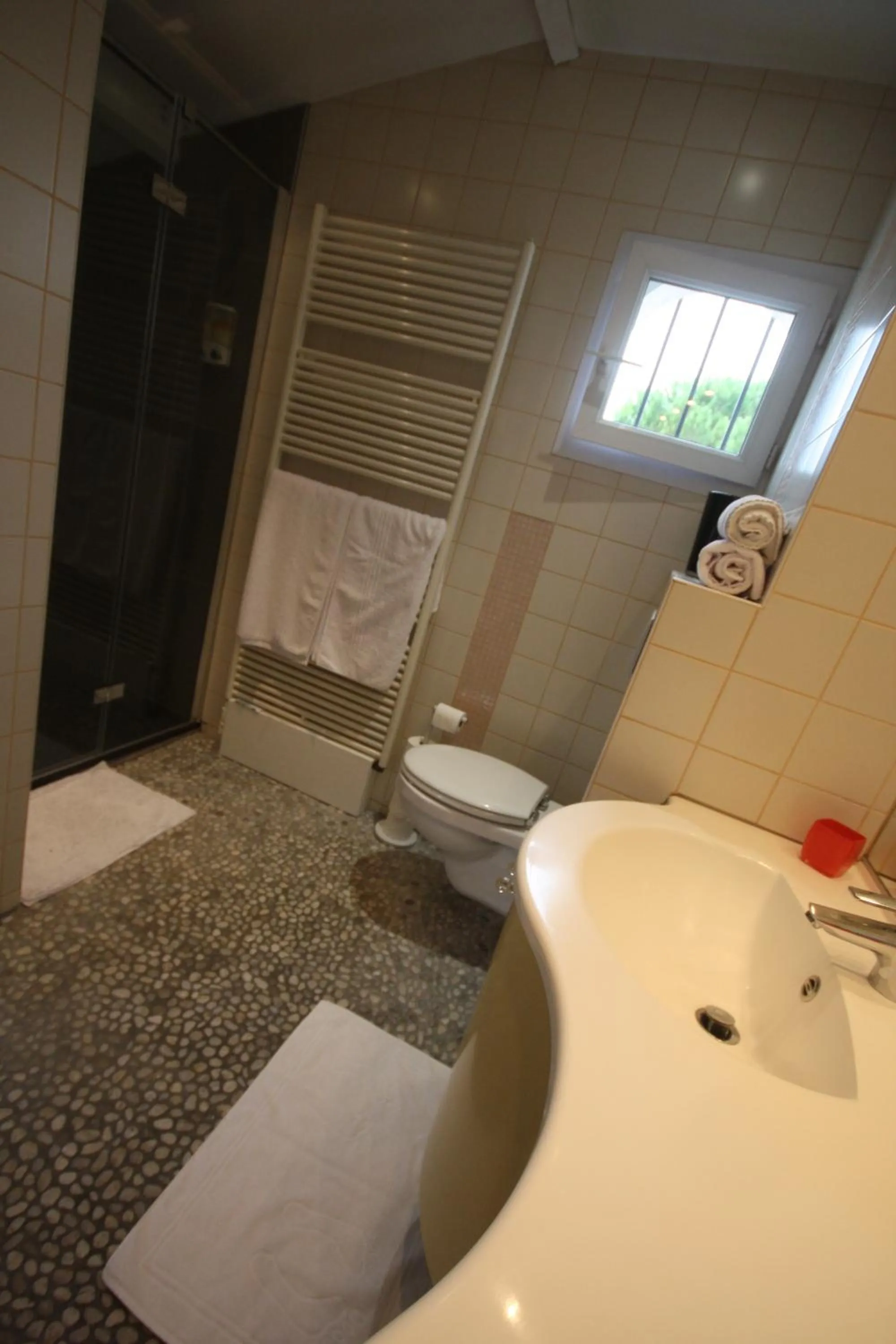 Bathroom in Chambres d'Hôtes LA PASTOURELLE Royan centre