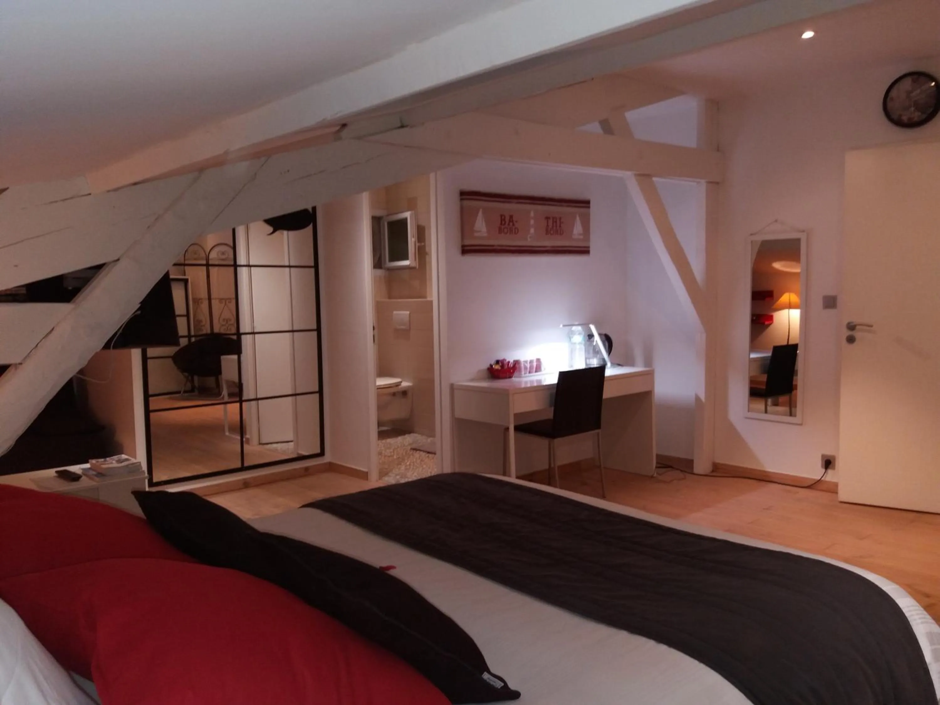 Bed in Chambres d'Hôtes LA PASTOURELLE Royan centre
