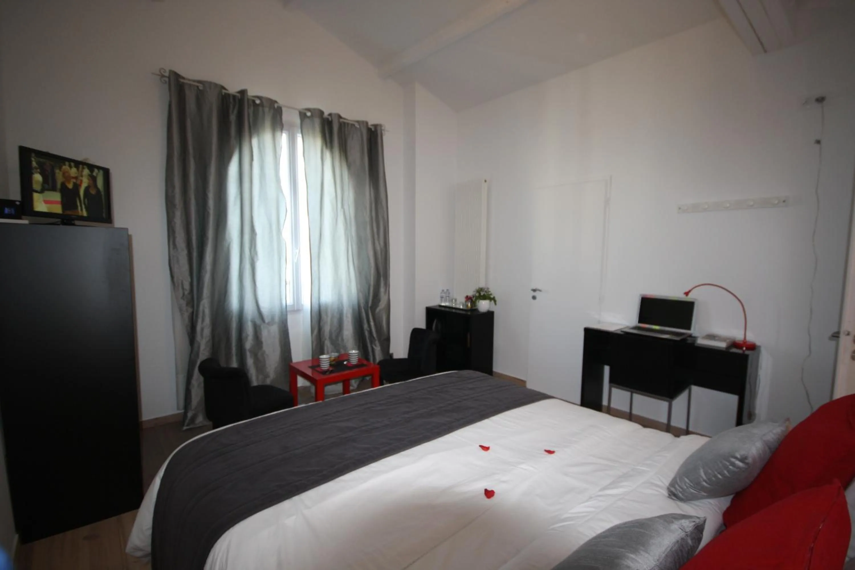 City view, Bed in Chambres d'Hôtes LA PASTOURELLE Royan centre