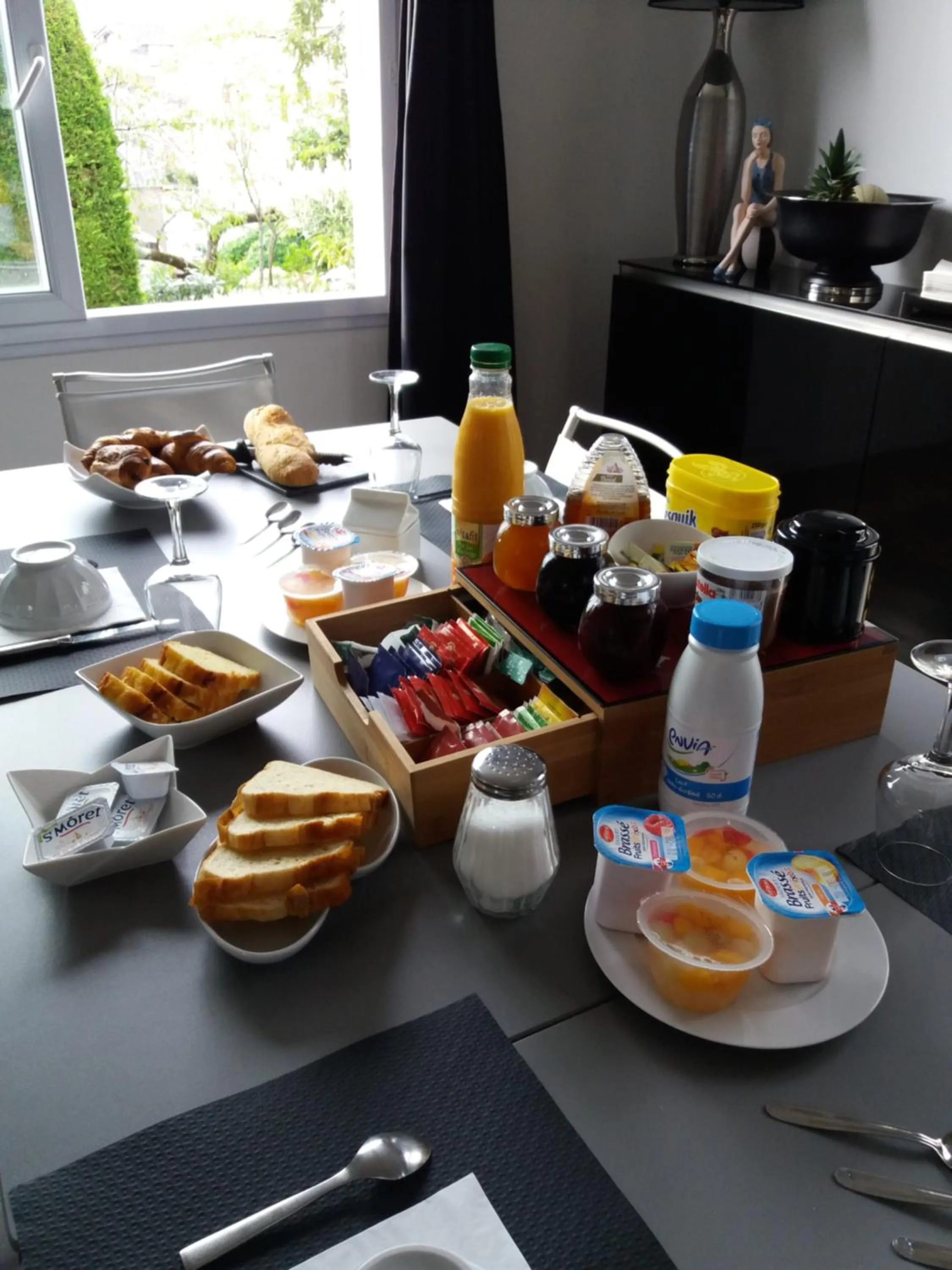 Food and drinks in Chambres d'Hôtes LA PASTOURELLE Royan centre