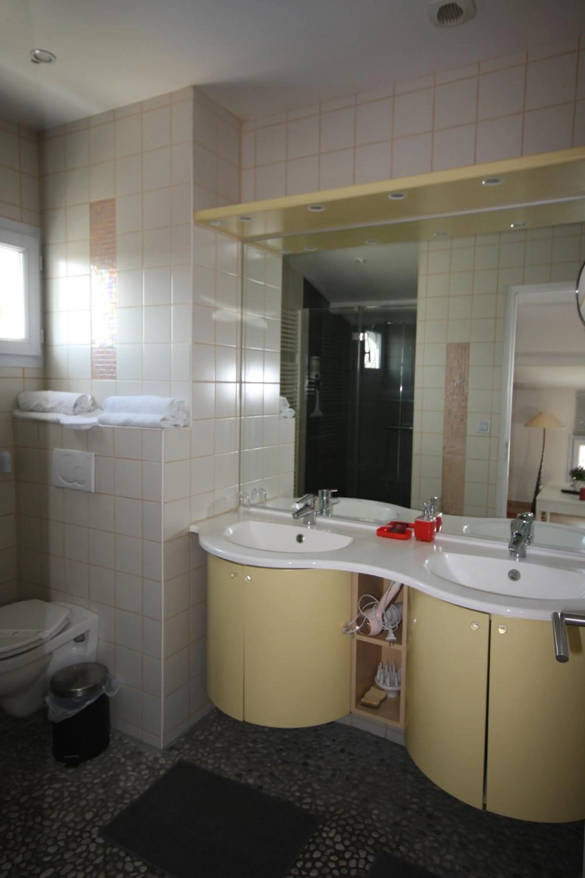 Shower in Chambres d'Hôtes LA PASTOURELLE Royan centre