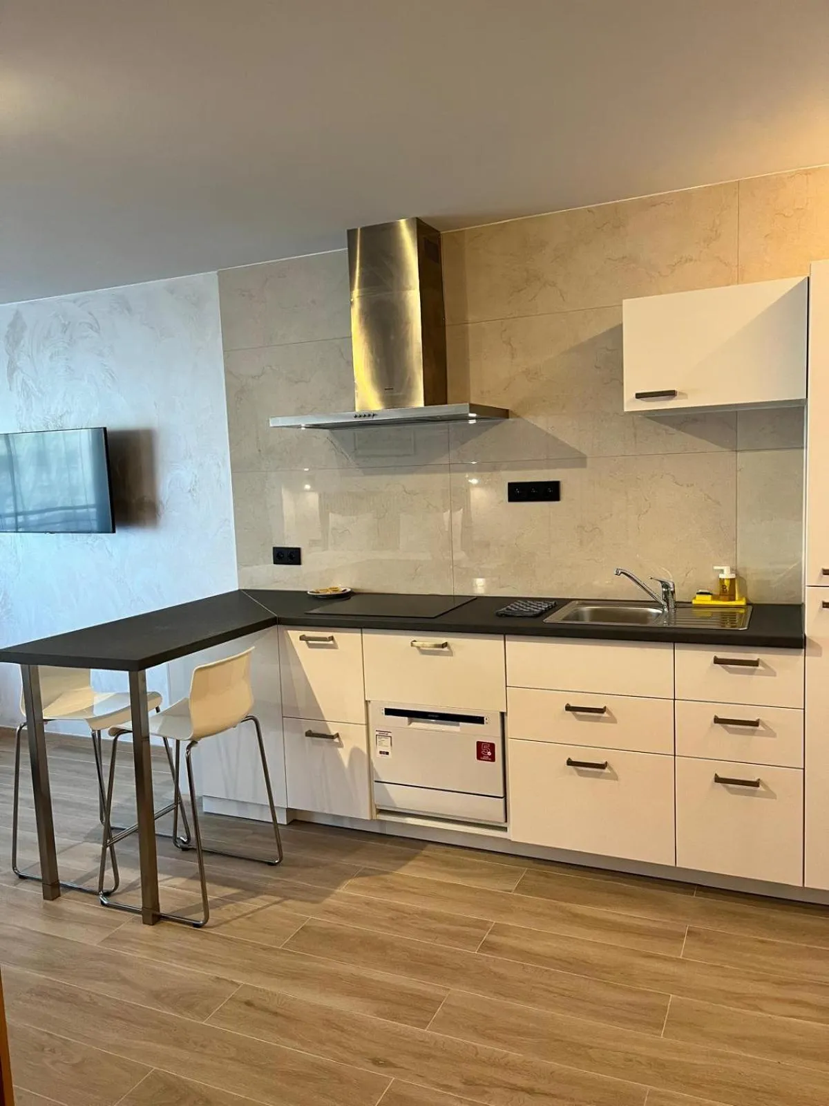 Kitchen or kitchenette in B-aparthotel Montgomery