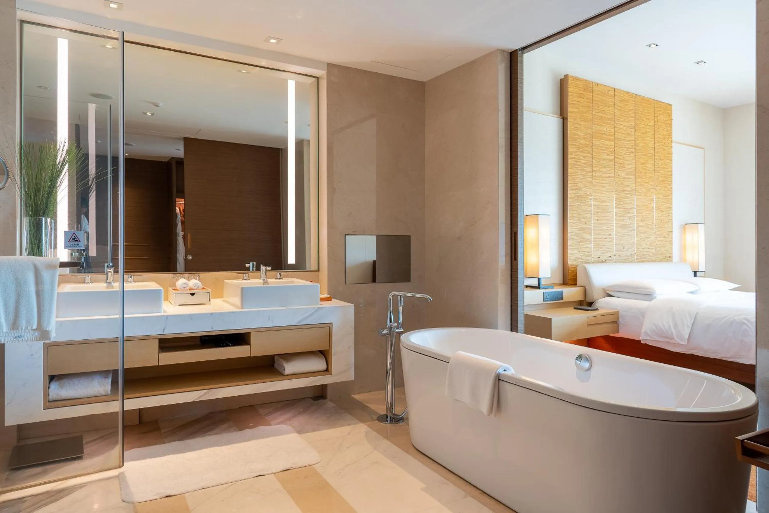 Shower, Bed in Hyatt Regency Xiamen Wuyuanwan