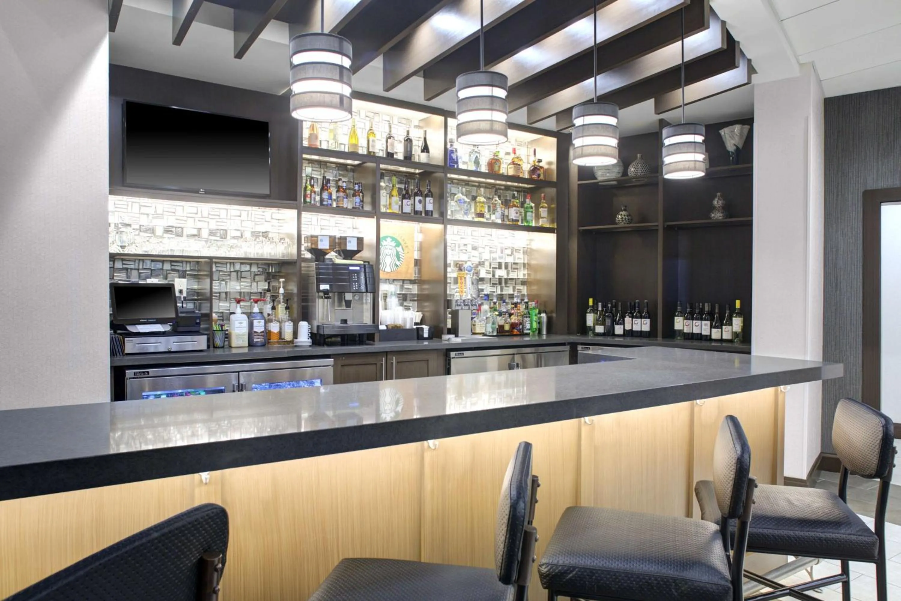 Lounge or bar in Hyatt Place Dallas/The Colony