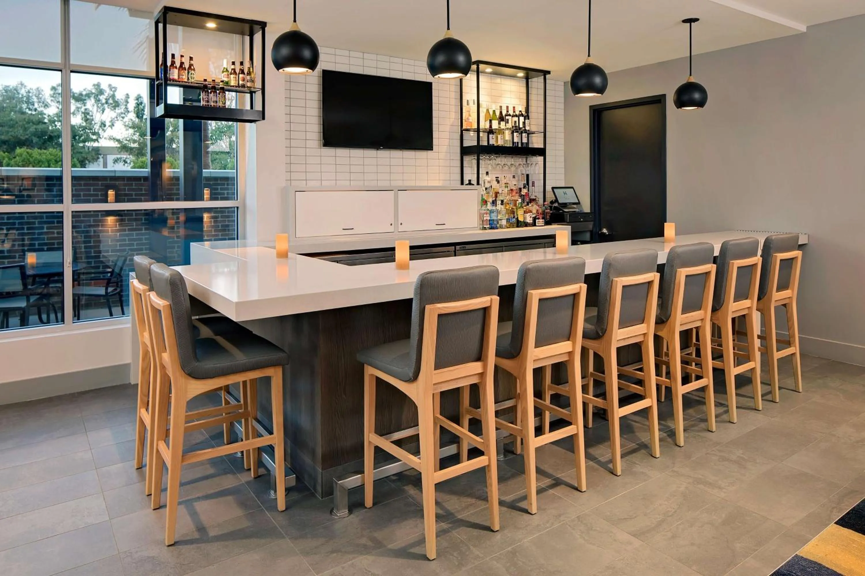 Lounge or bar in Hyatt House Irvine/John Wayne Airport