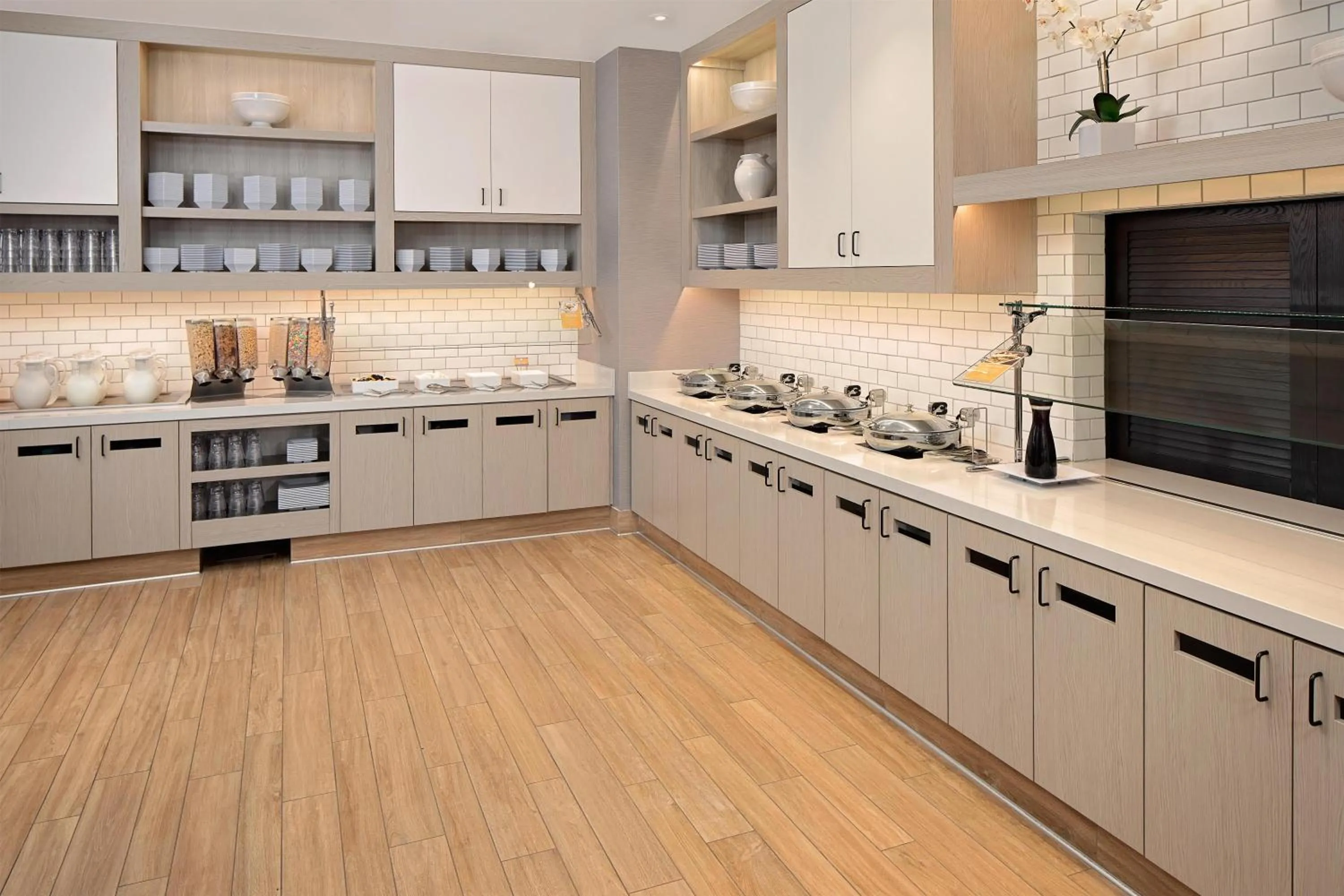 Restaurant/places to eat in Hyatt House Irvine/John Wayne Airport