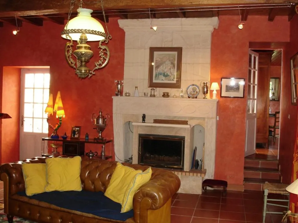 Communal lounge/ TV room in La Petite Provence de Touron