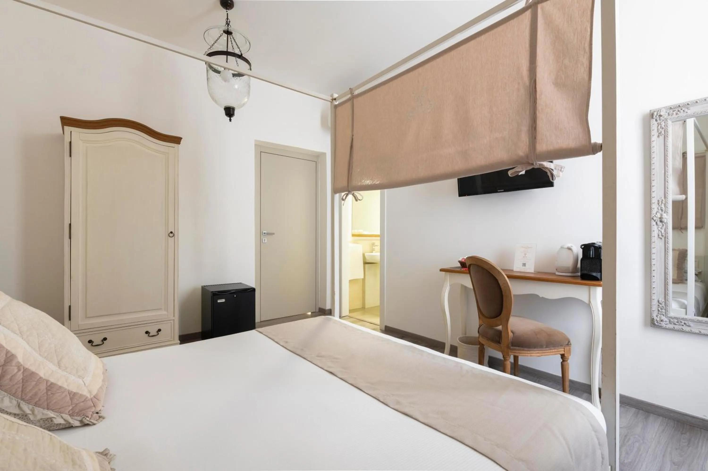 TV and multimedia, Bed in Popolo & Flaminio Rooms