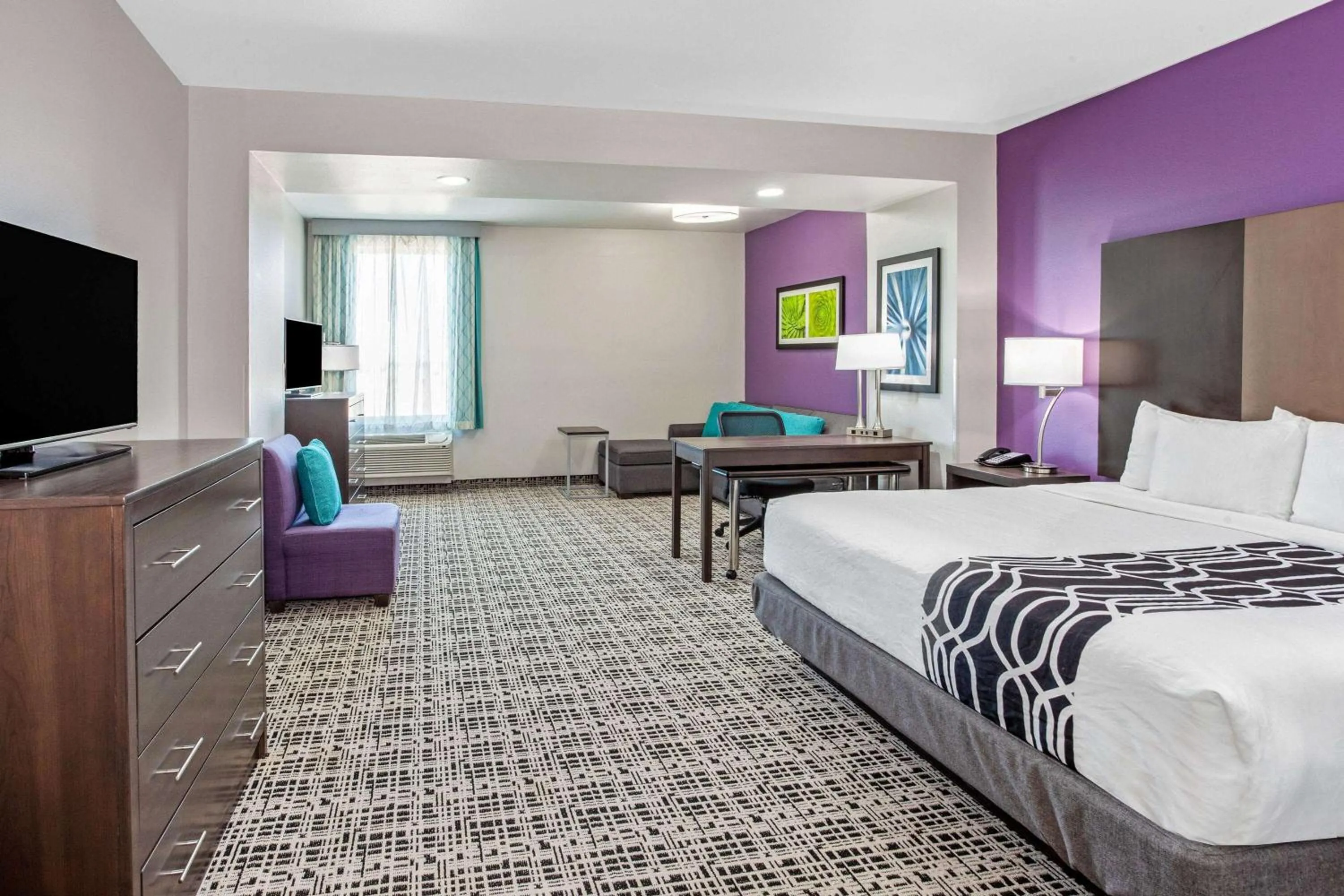 Photo of the whole room, Bed in La Quinta by Wyndham Lubbock South