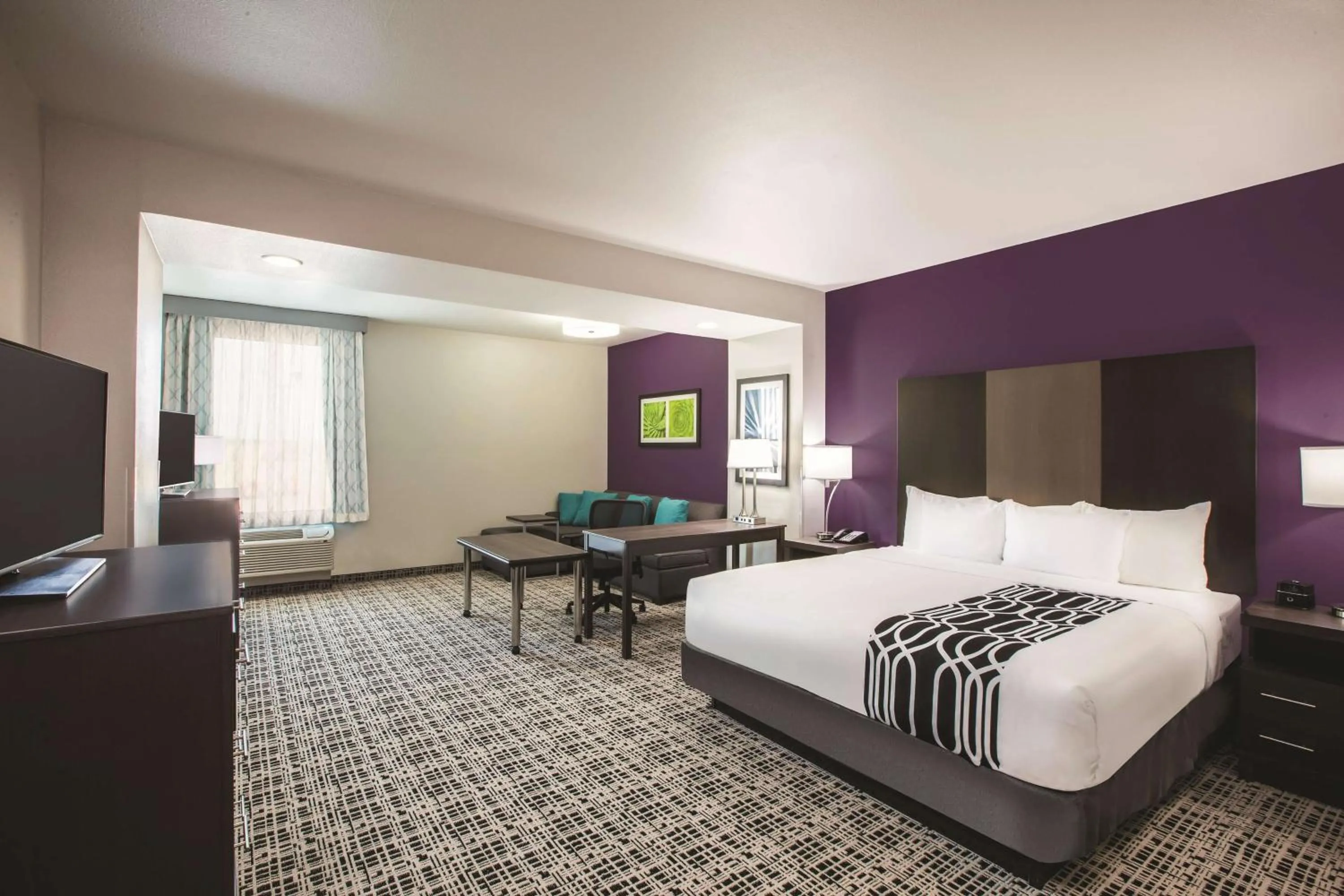 Photo of the whole room, Bed in La Quinta by Wyndham Lubbock South