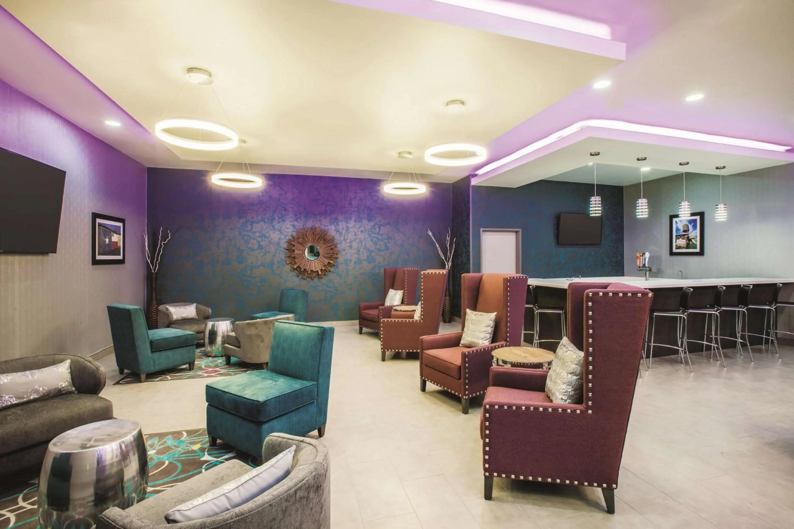 Lounge or bar in La Quinta by Wyndham Lubbock South