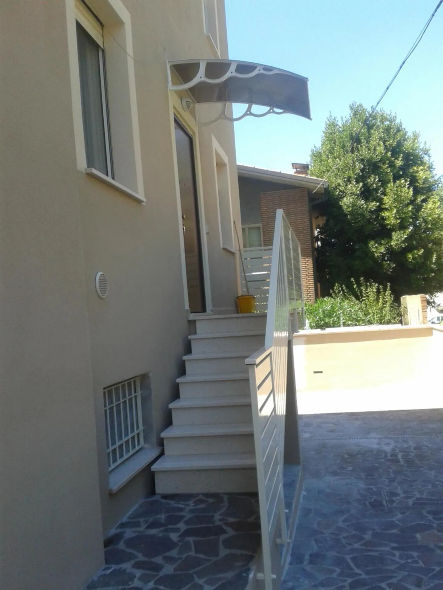 Facade/entrance in Le Ali