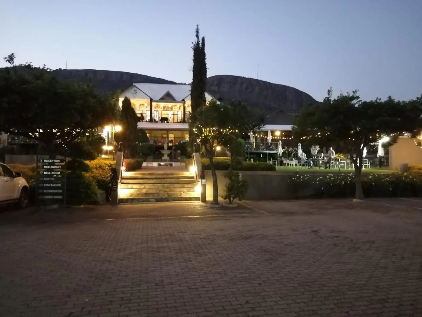 Restaurant/places to eat in Villa Paradiso