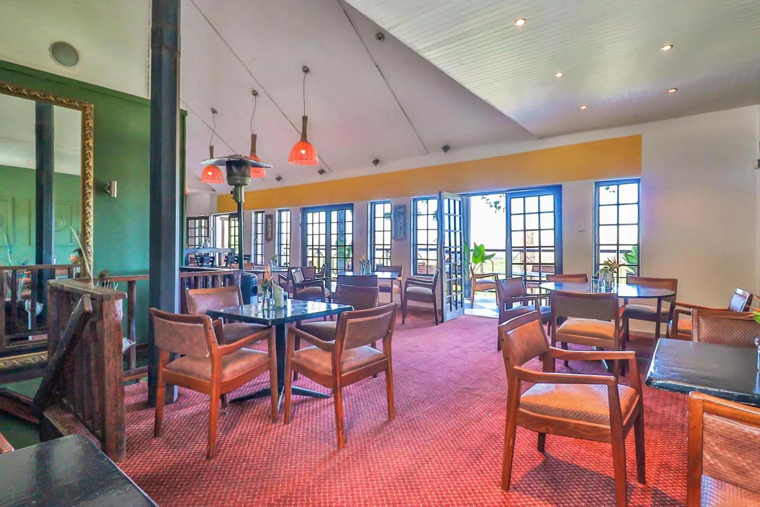 Restaurant/places to eat in Villa Paradiso