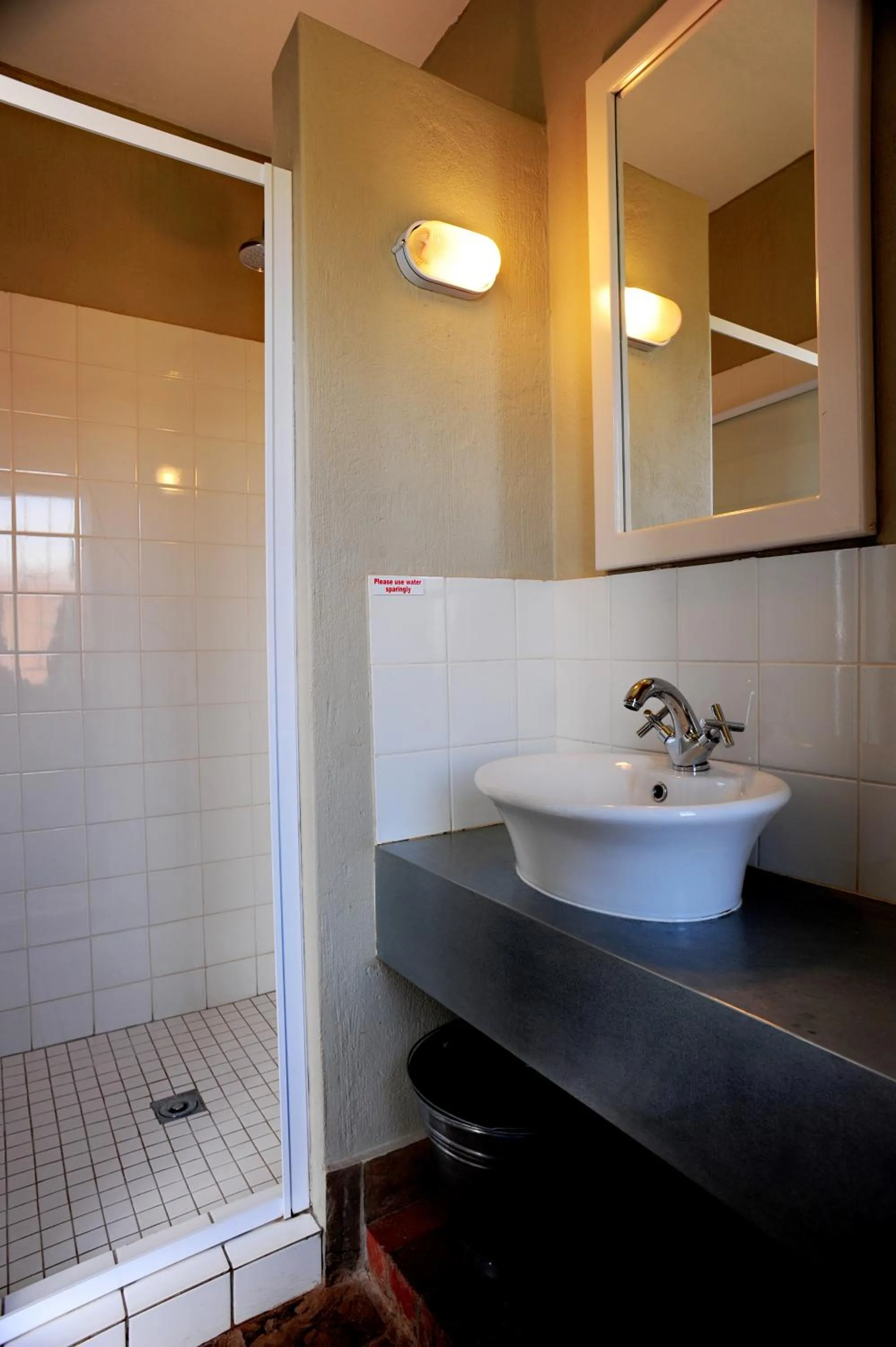 Budget Twin Room in Villa Paradiso