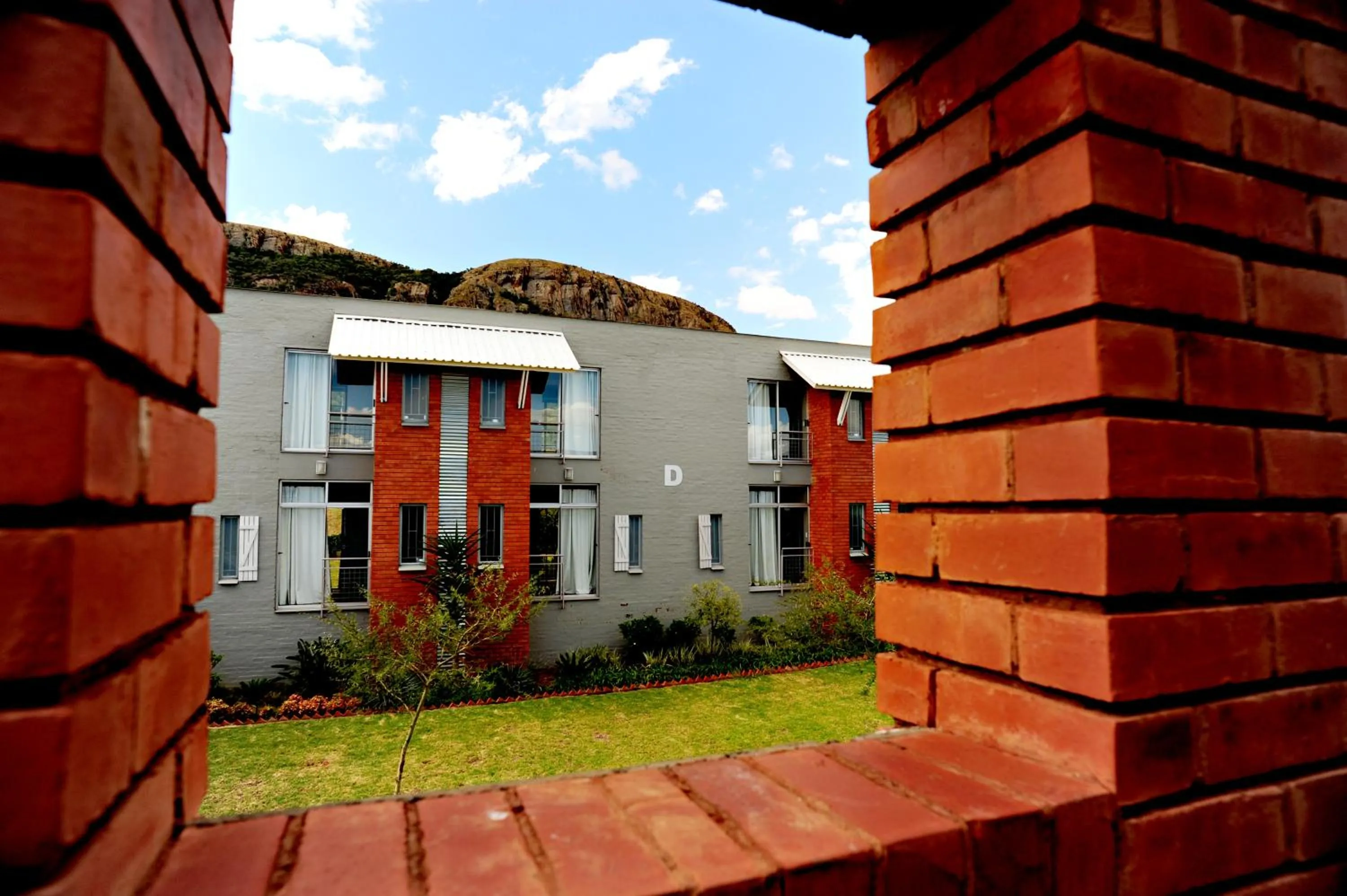 Property building in Villa Paradiso