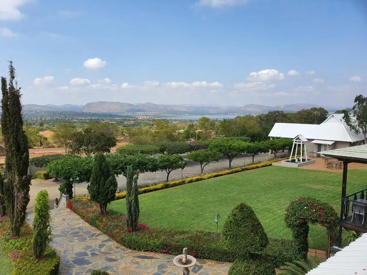 Property building in Villa Paradiso