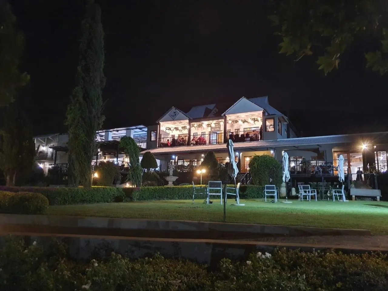 Restaurant/places to eat in Villa Paradiso