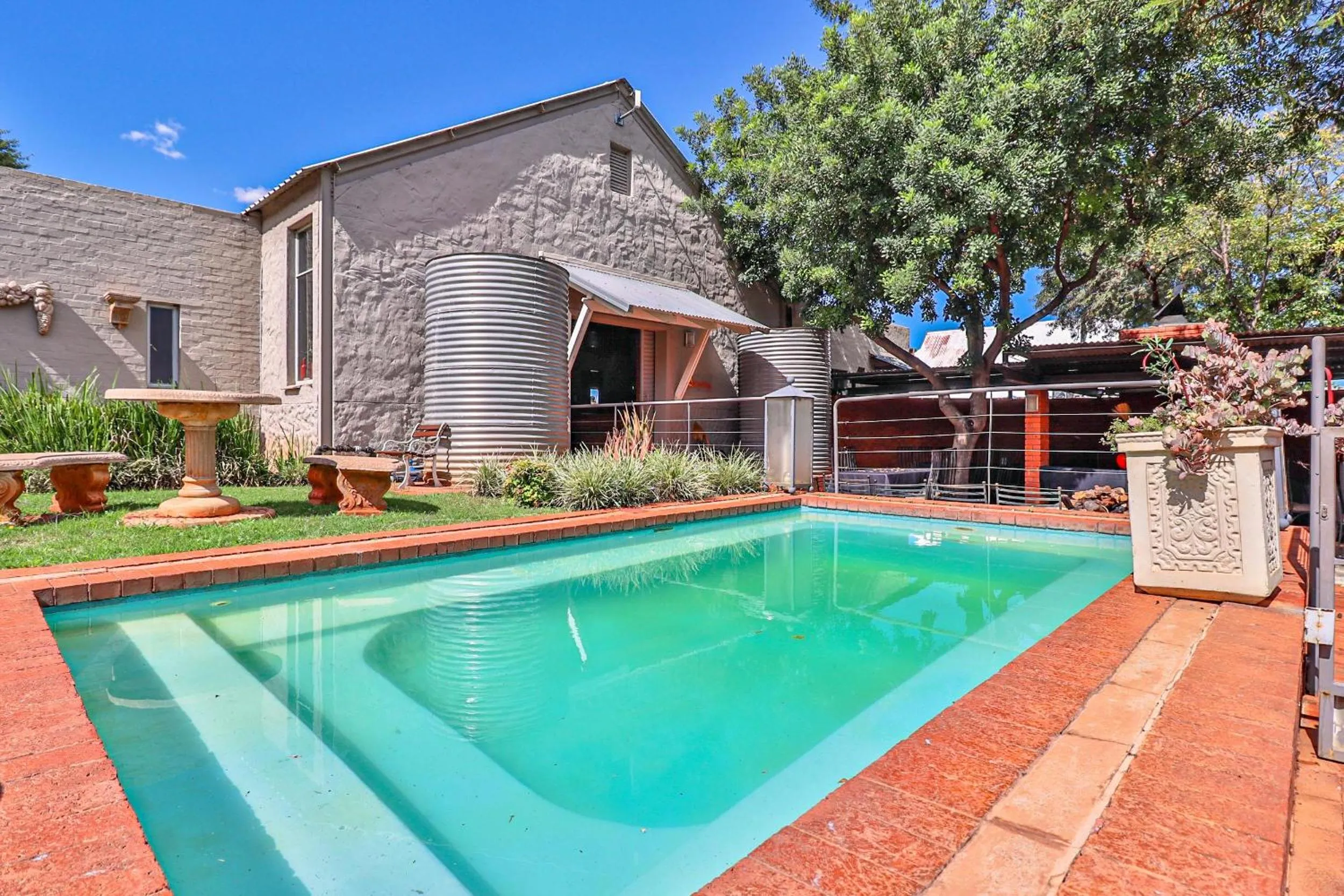Swimming pool in Villa Paradiso