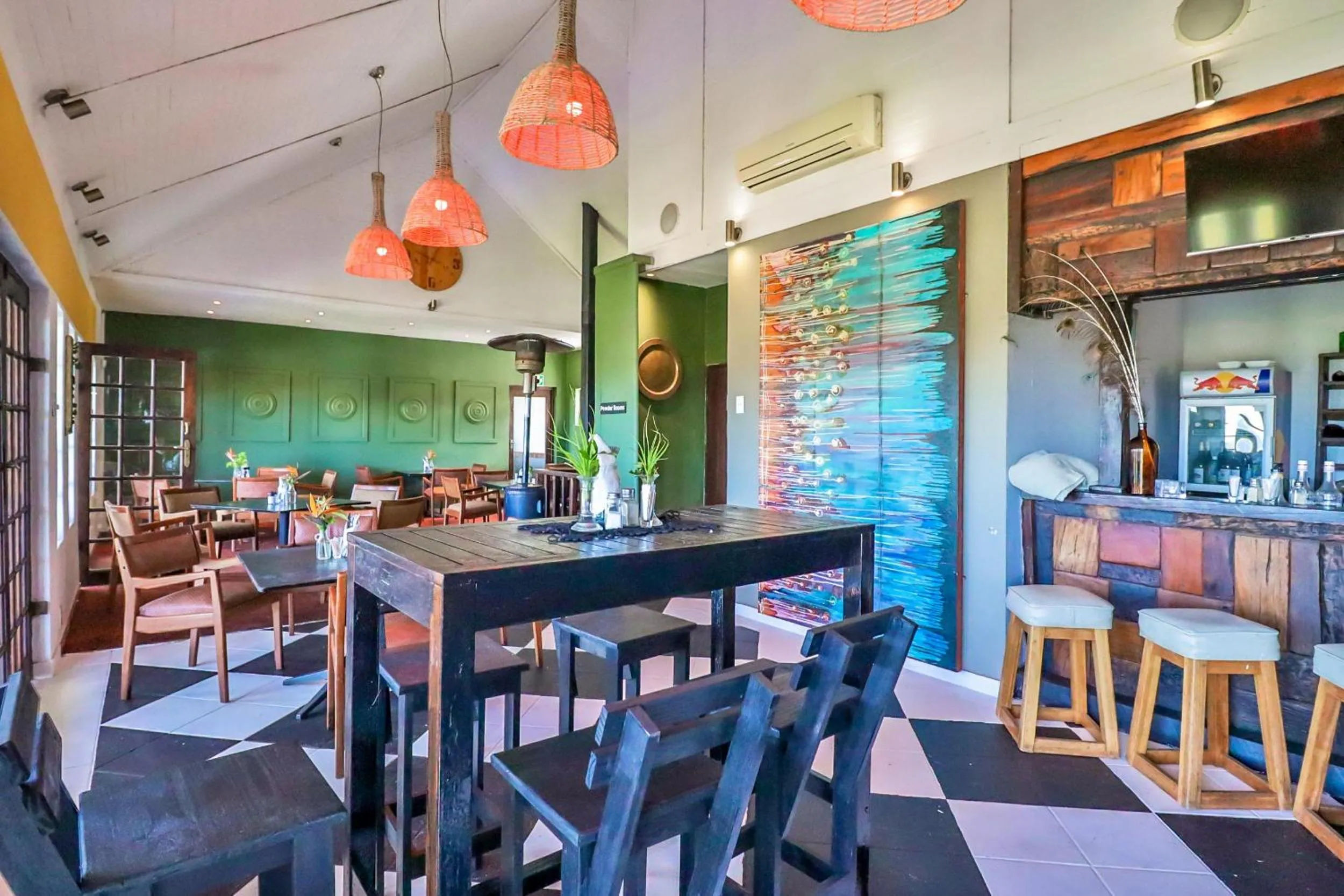 Restaurant/places to eat in Villa Paradiso