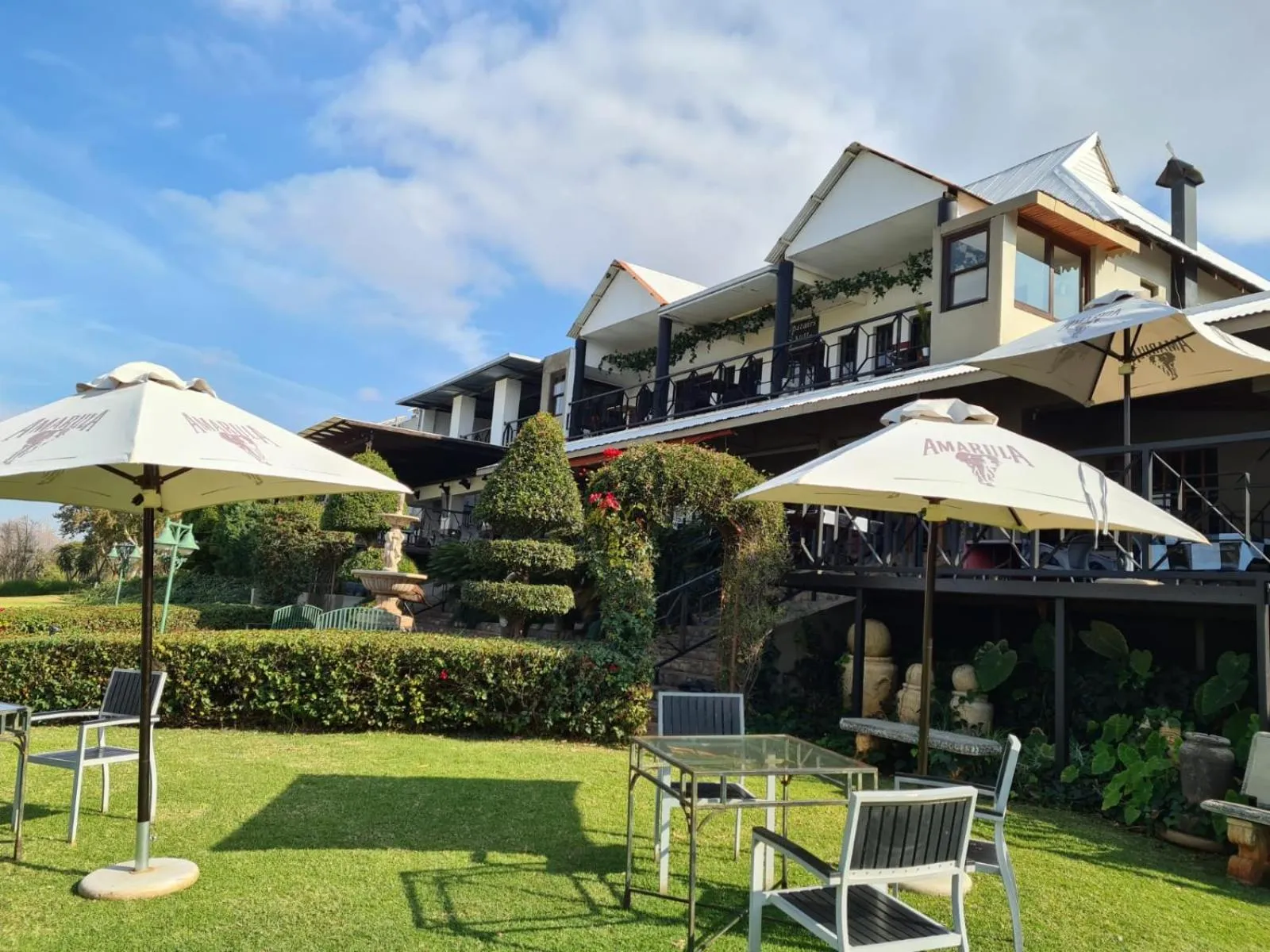 Property building in Villa Paradiso