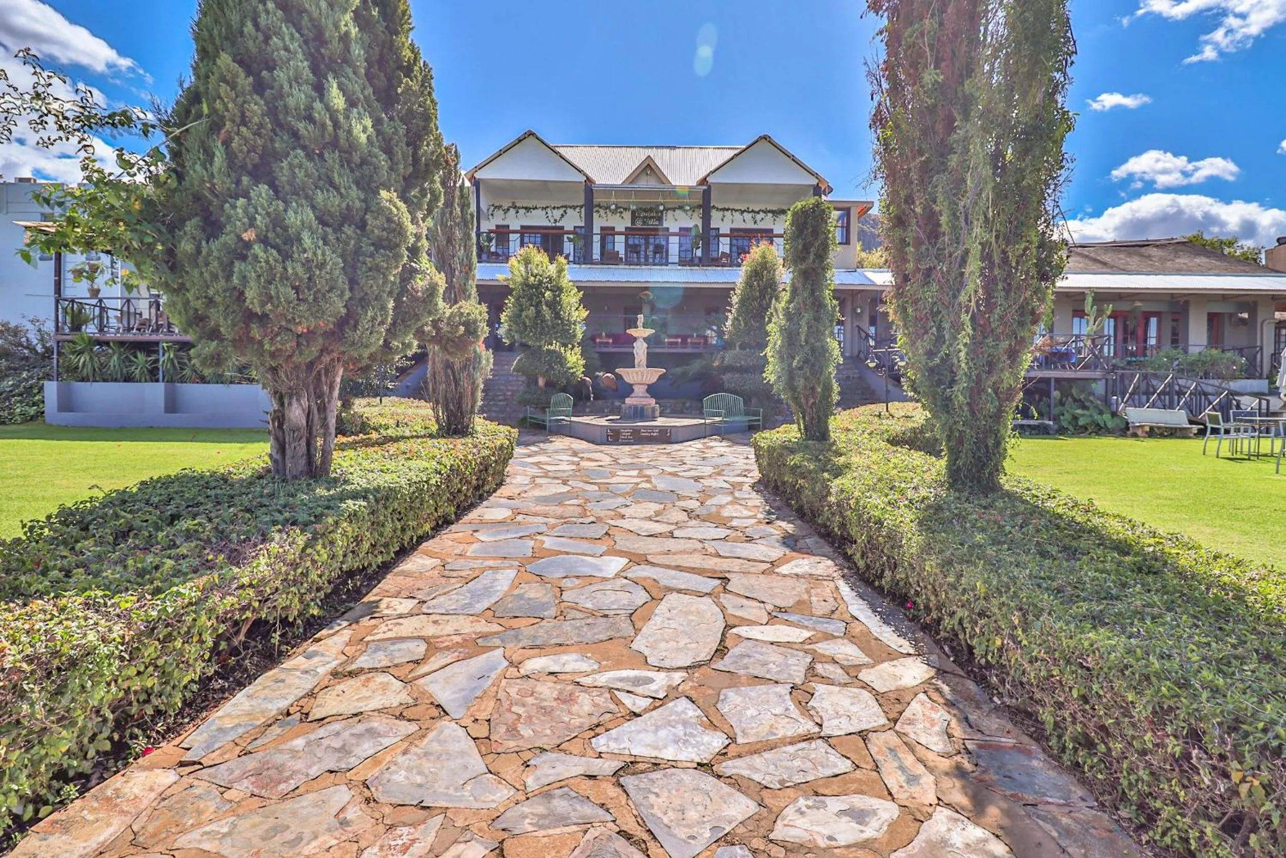 Property building in Villa Paradiso