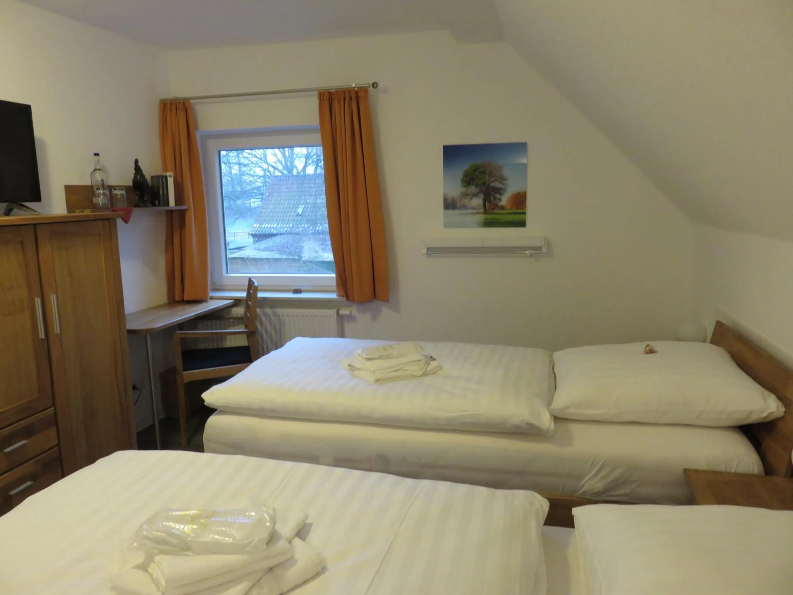 Photo of the whole room, Bed in Bredeneeker Gasthaus