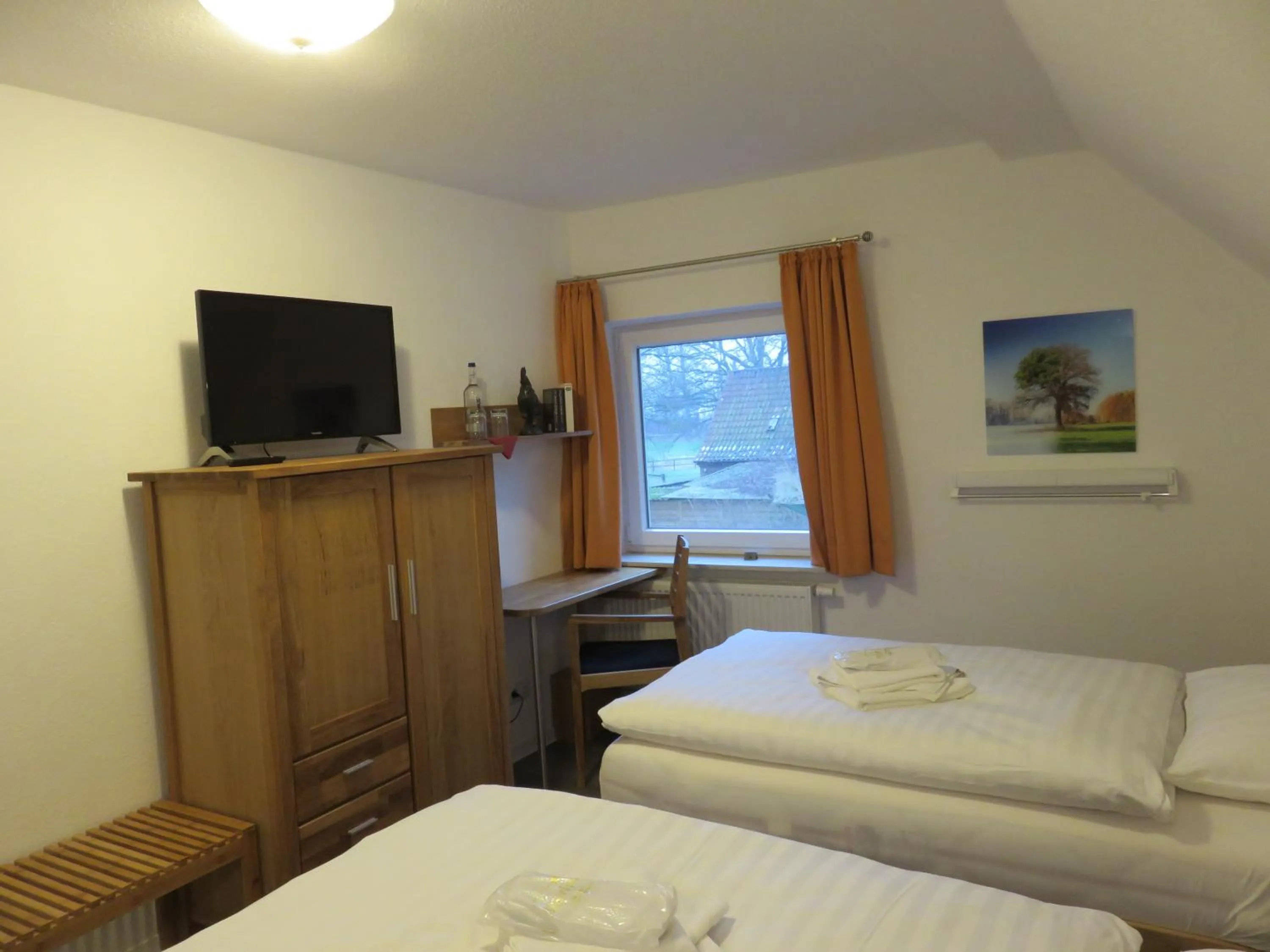 Photo of the whole room, Bed in Bredeneeker Gasthaus