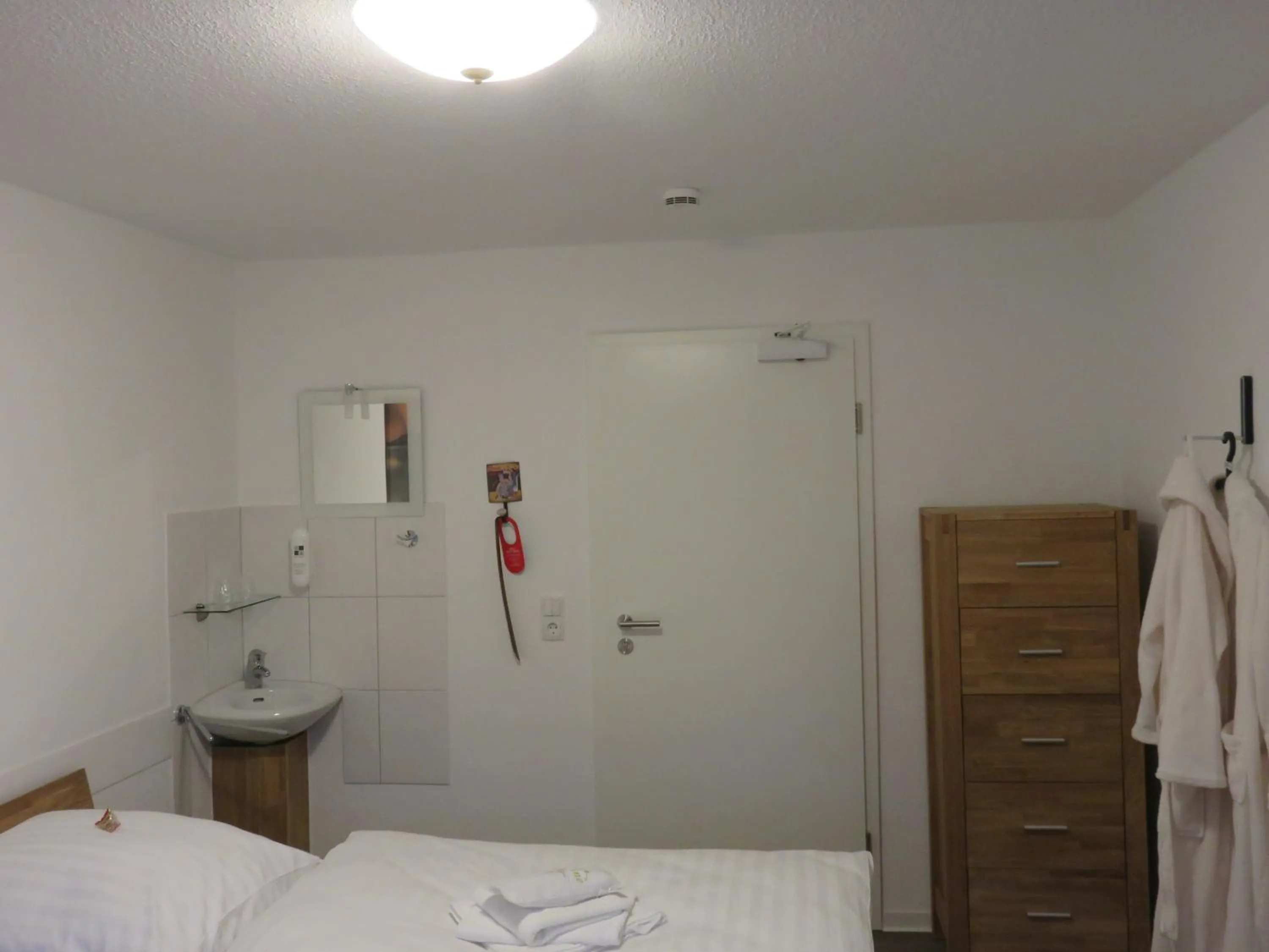 Photo of the whole room, Bed in Bredeneeker Gasthaus