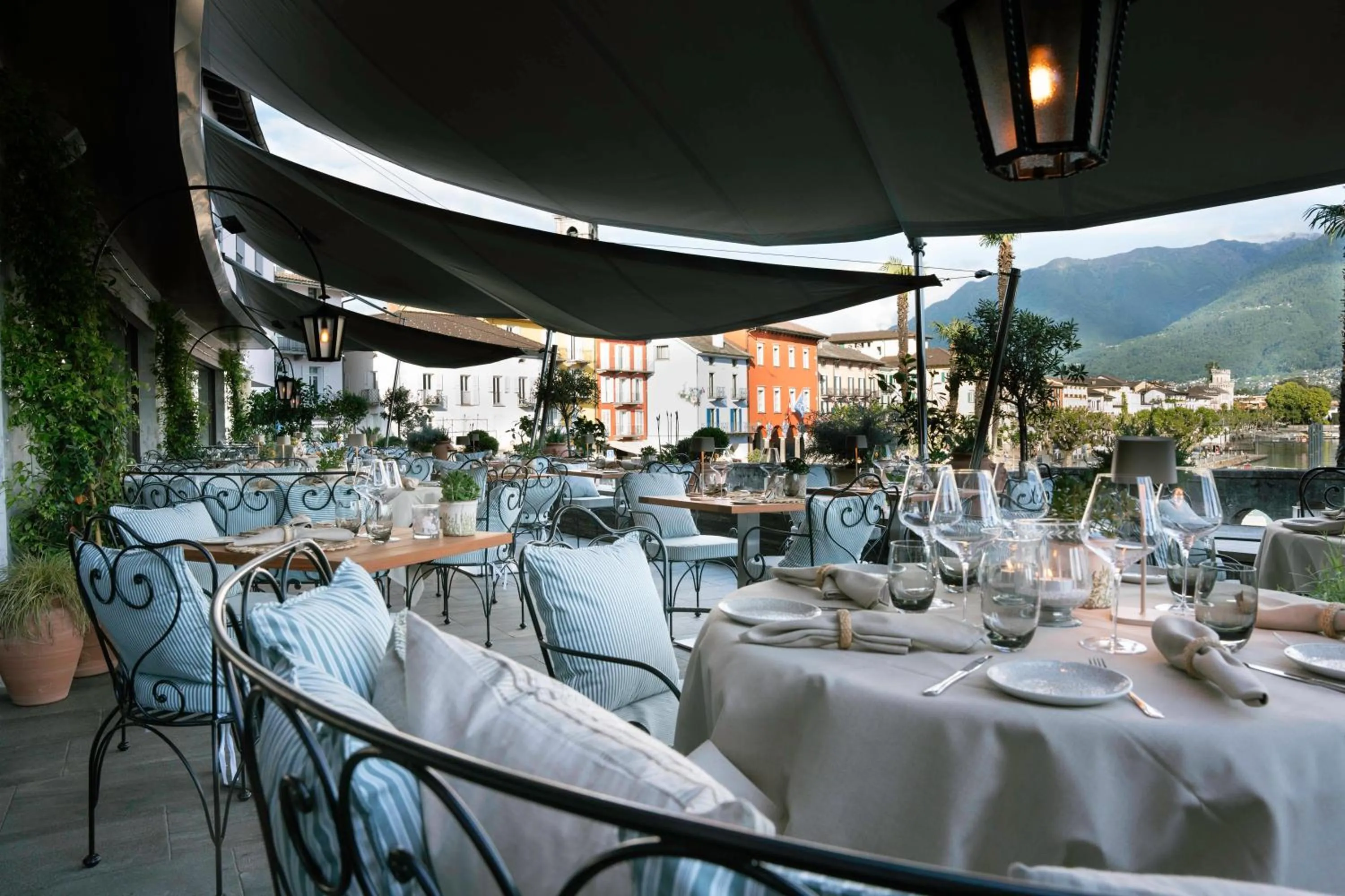 Restaurant/places to eat in Seven Boutique Hotel