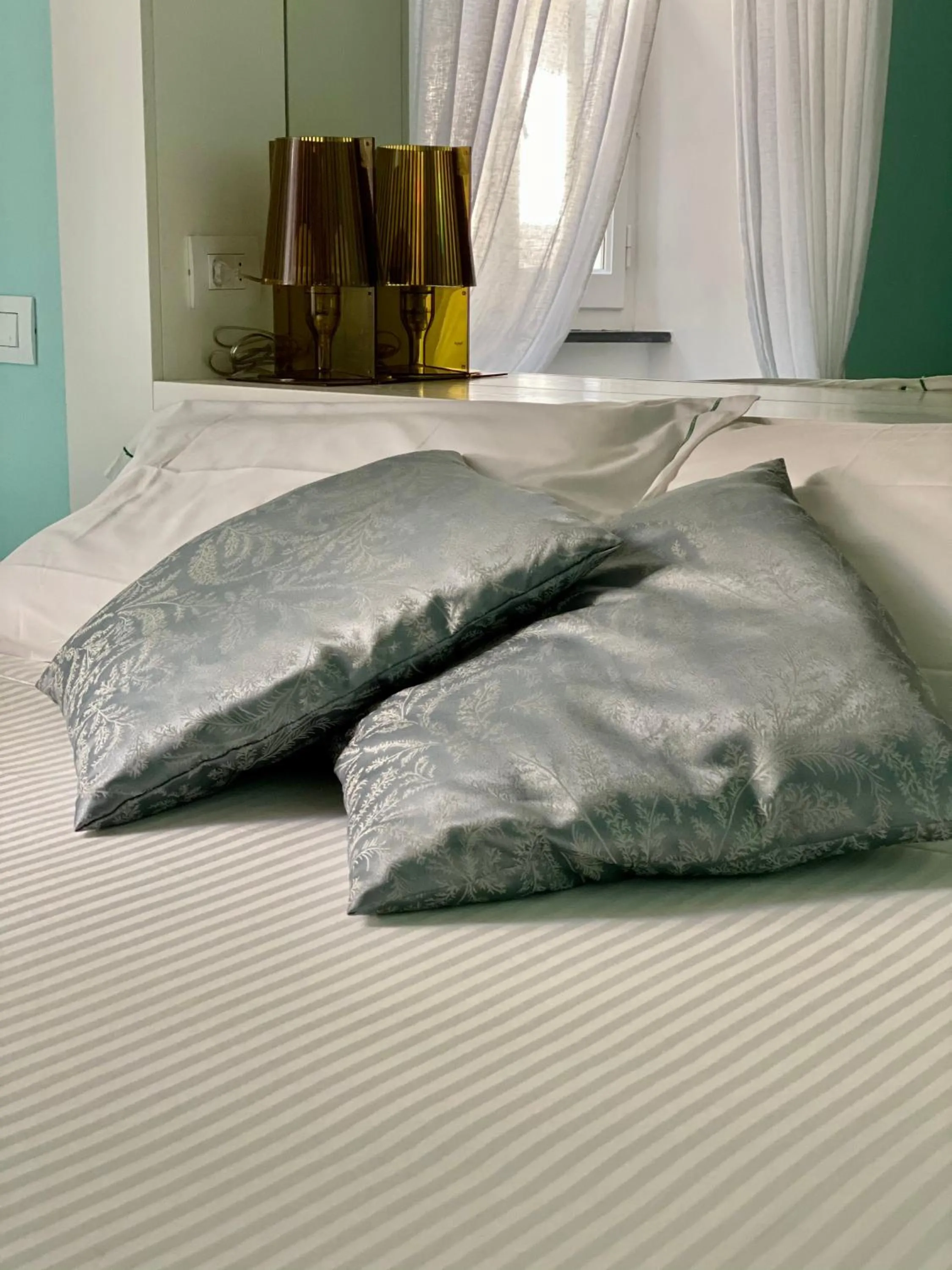Decorative detail, Bed in La Polena Camere Vernazza - Suite vista mare