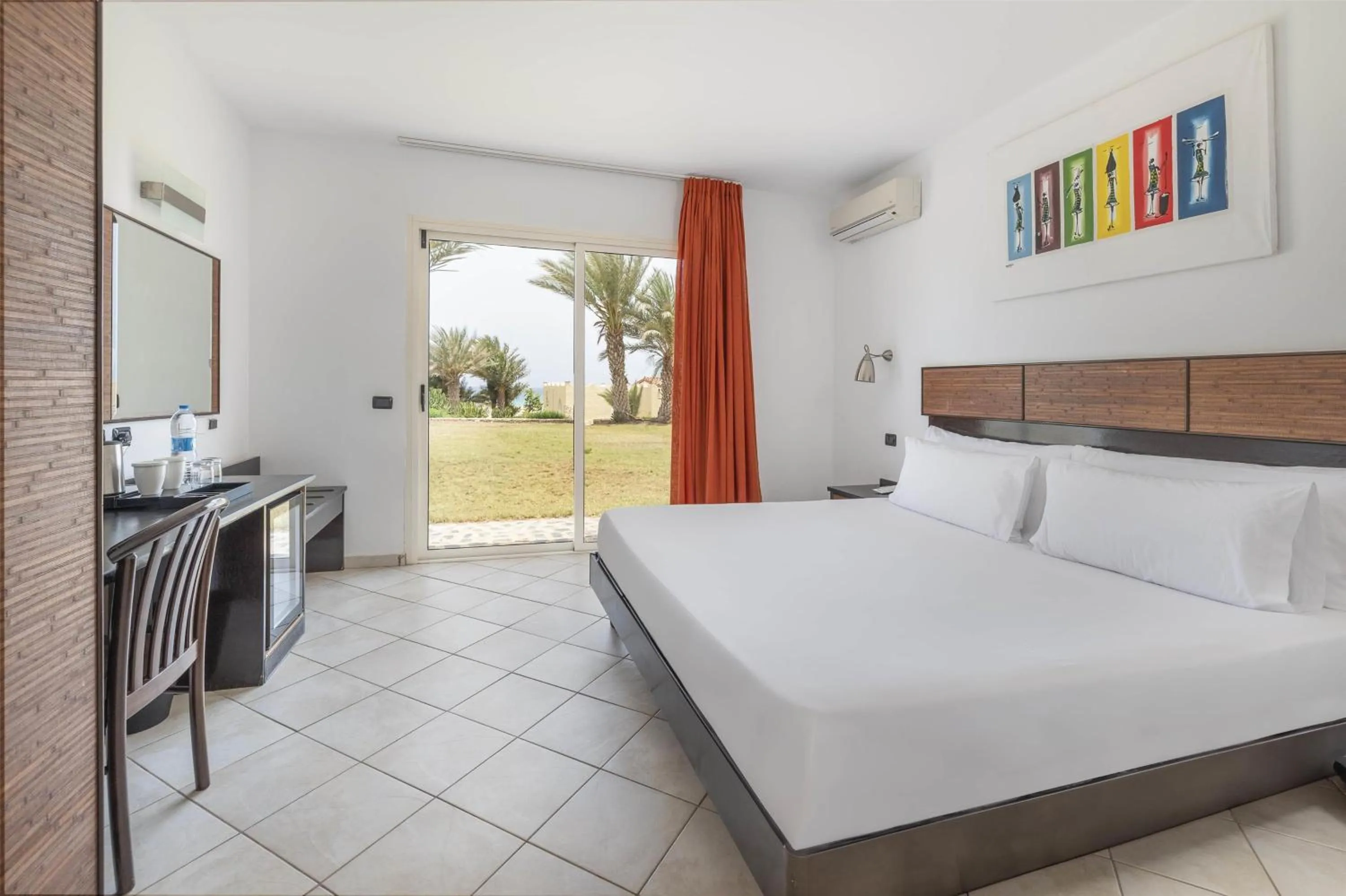 Photo of the whole room, Bed in Occidental Boa Vista Beach