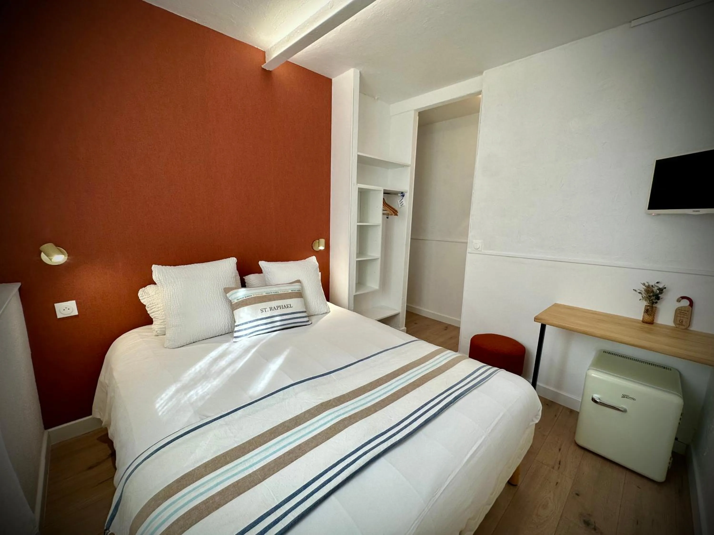 Bed in Hôtel Le Clos du Dramont