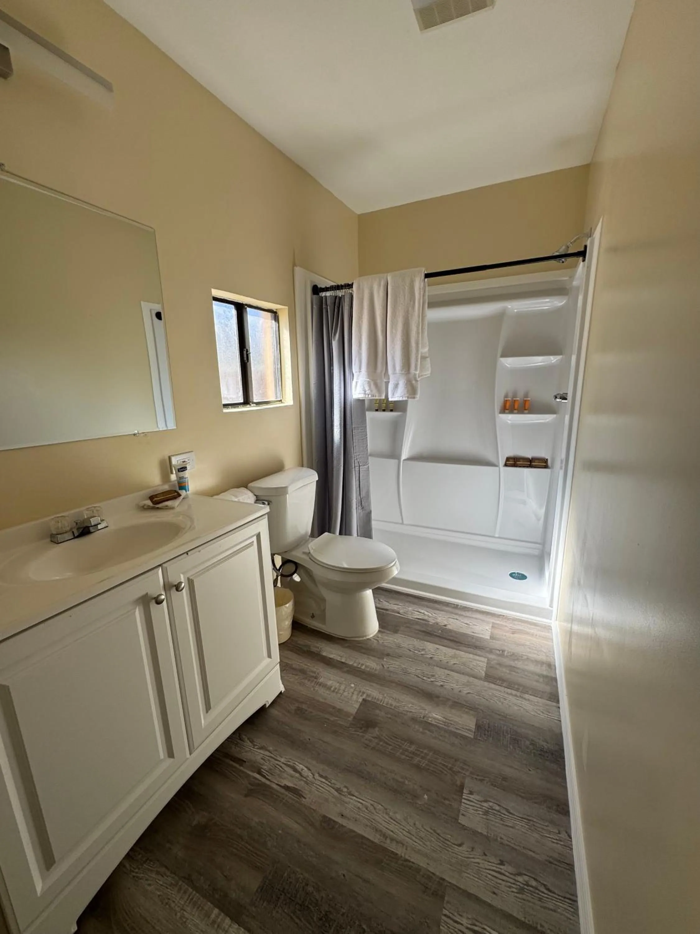 Bathroom in Apache Motel