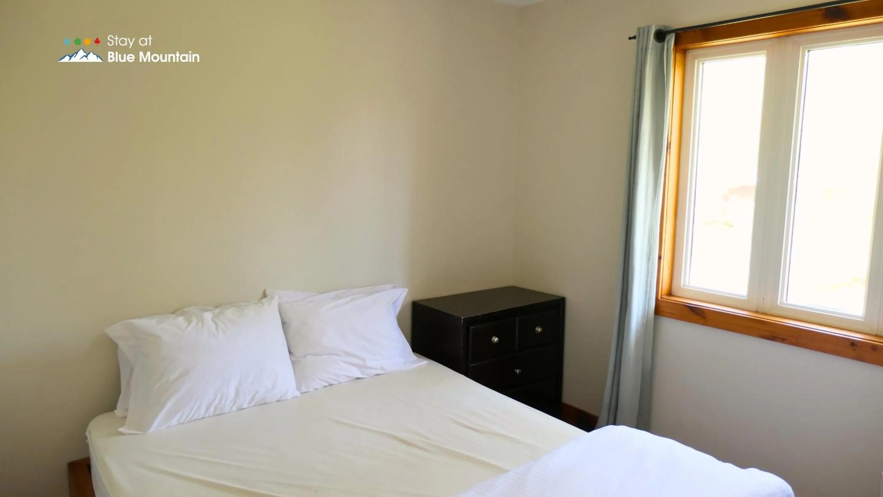 Bedroom, Bed in Summit Ridge 6