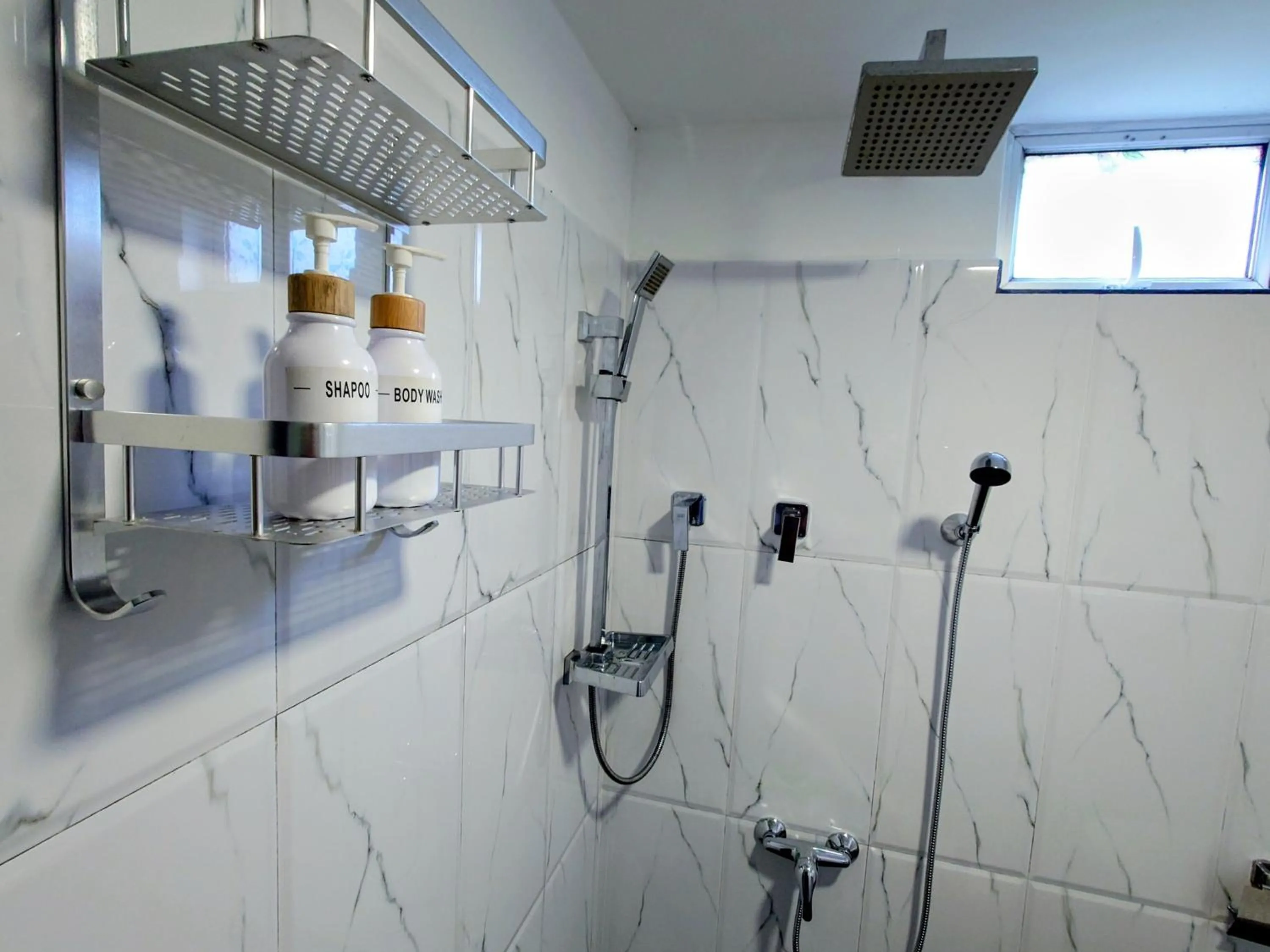 Shower in The Whitegates Lodge