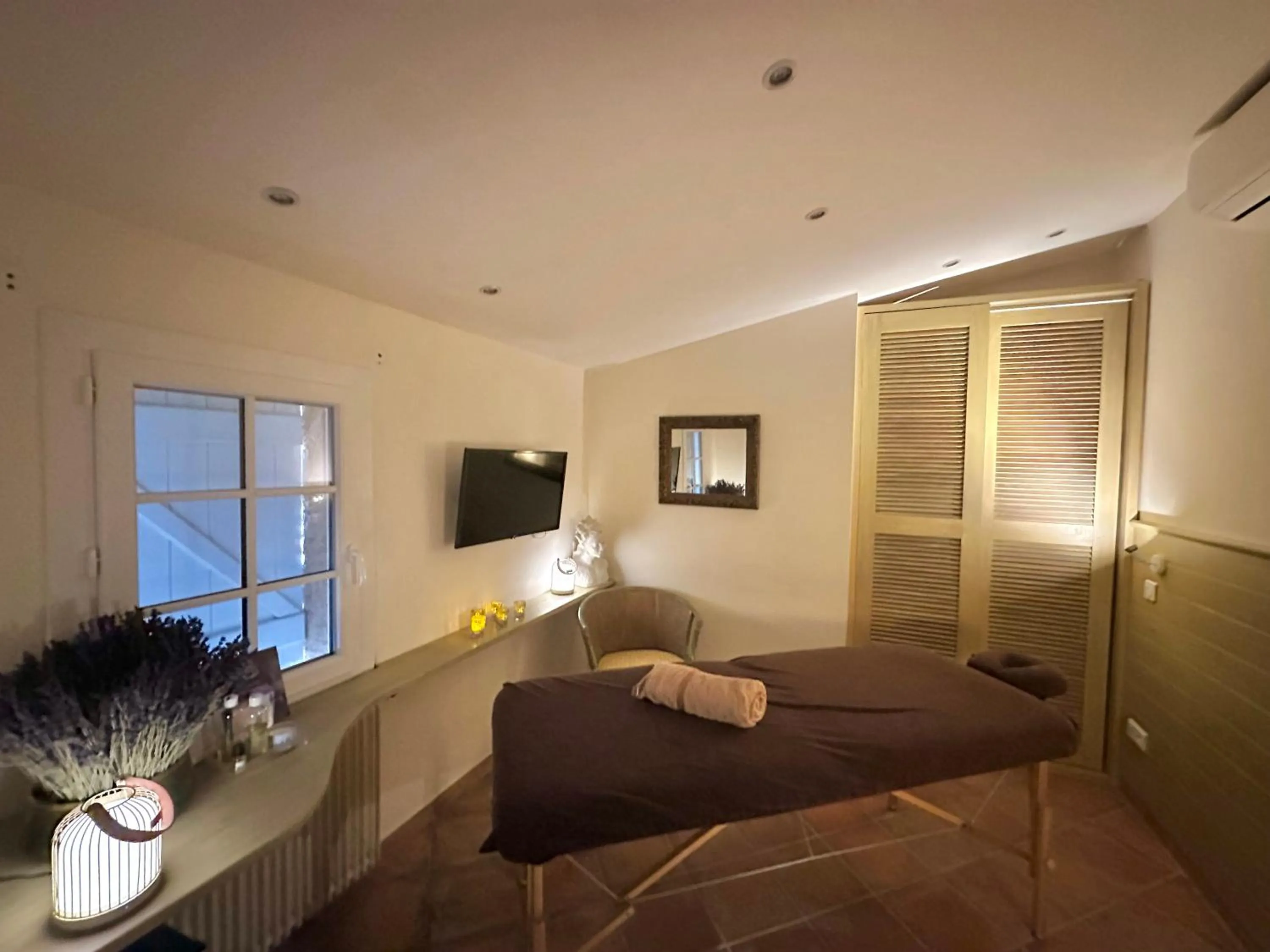 Massage, Bed in La Bastide du Calalou Hotel & Spa, BW Signature Collection