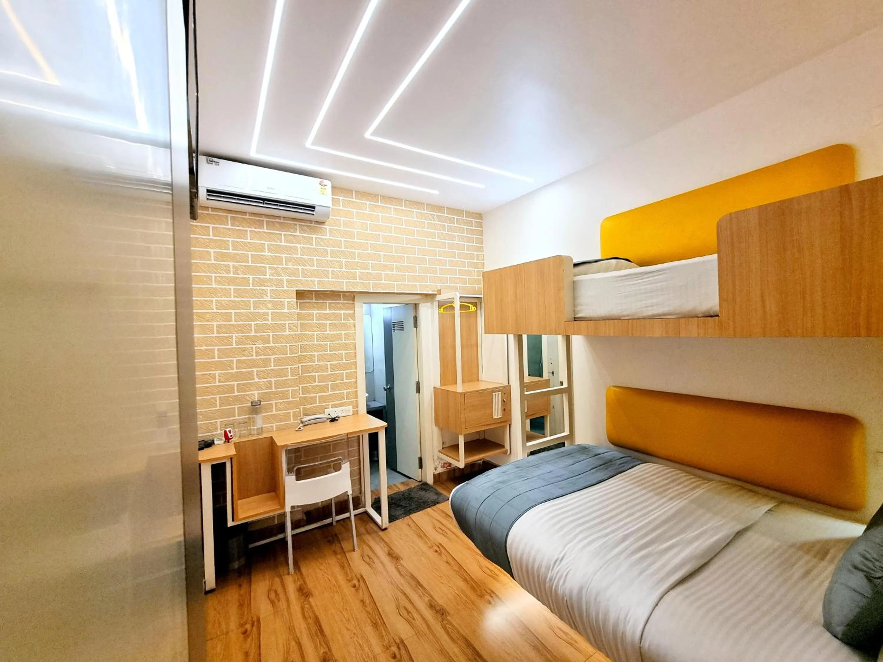 bunk bed, Bed in Stay Inn