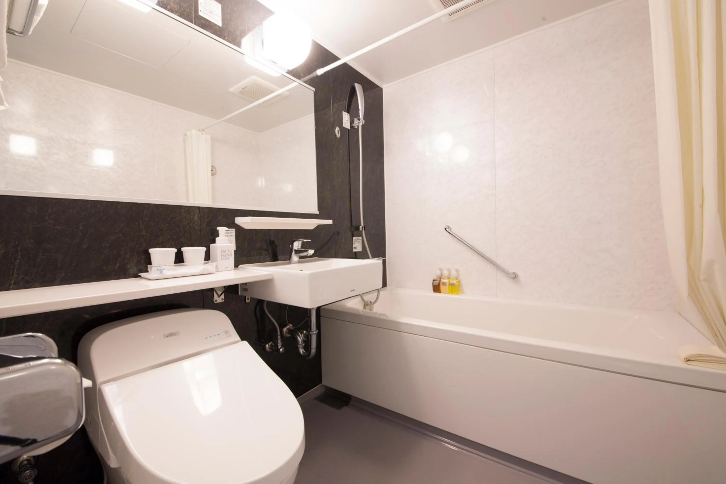 Bathroom in Hotel Super Tomari